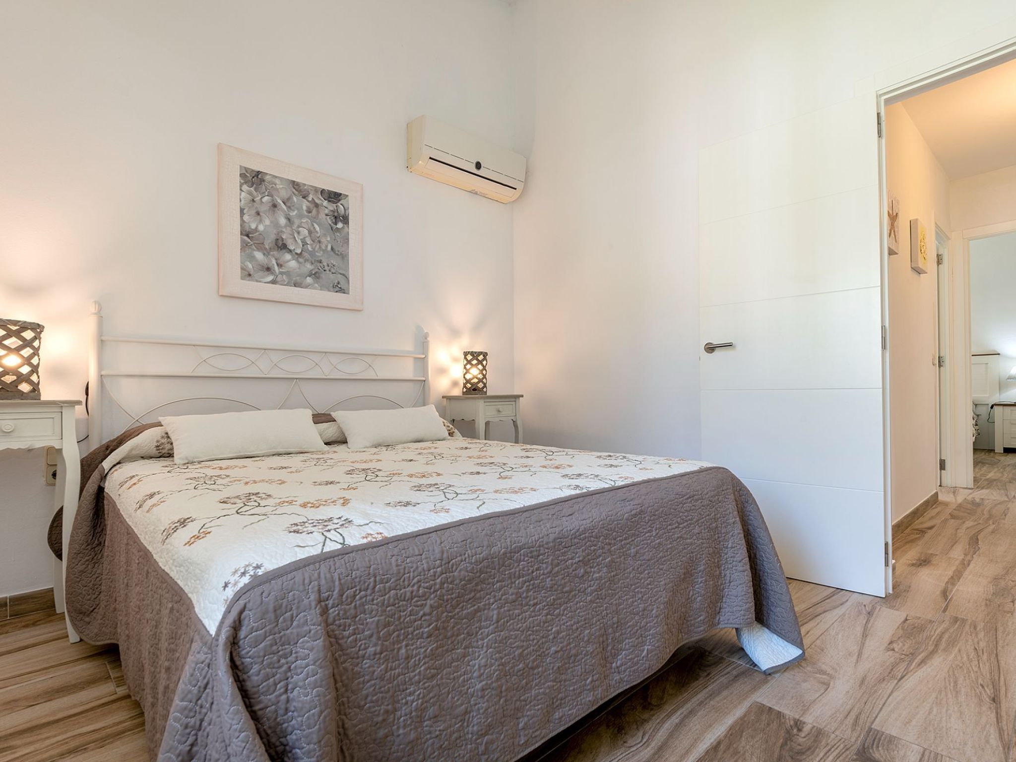 Serene Villa Rückzug mit Seeblick, Strand in der Nähe-Image-tags.info