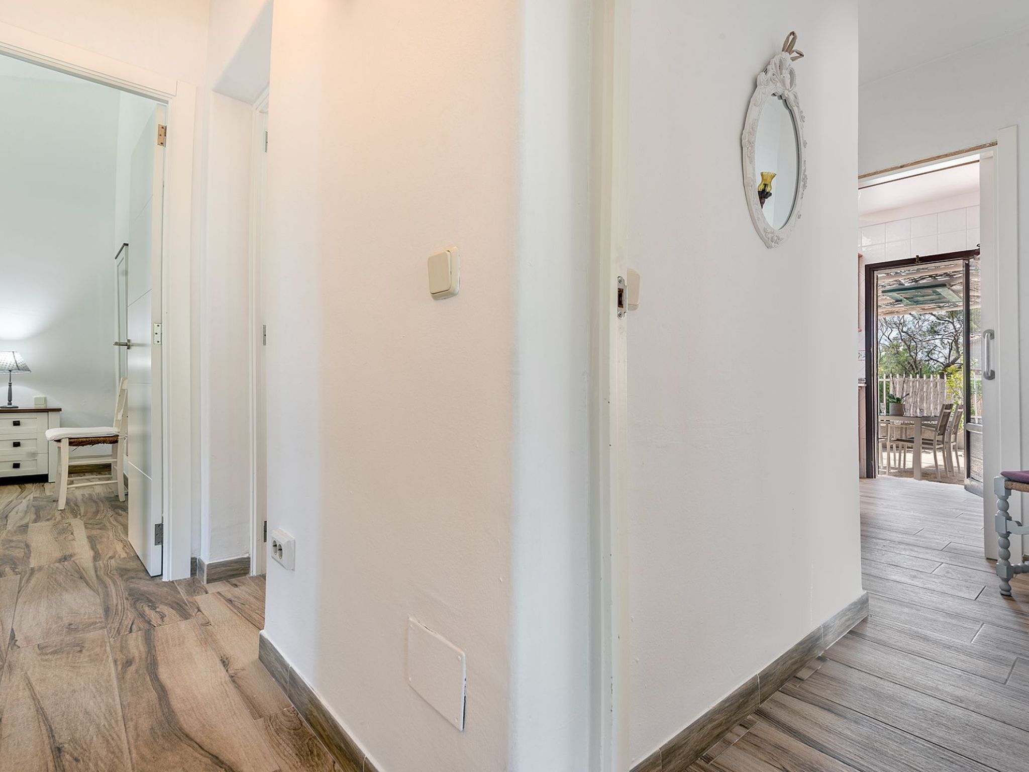 Serene Villa Rückzug mit Seeblick, Strand in der Nähe-Image-tags.info