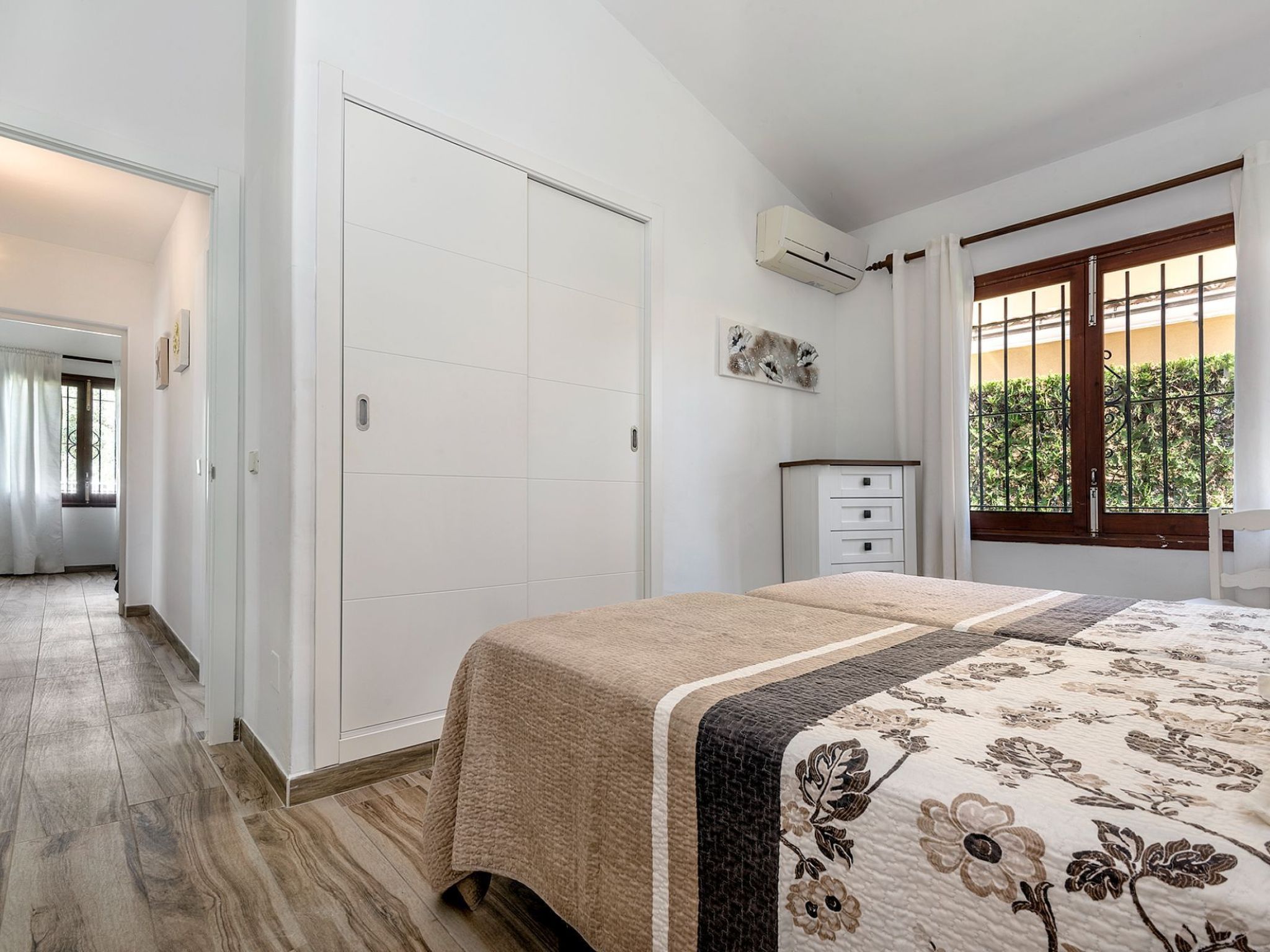 Serene Villa Rückzug mit Seeblick, Strand in der Nähe-Image-tags.info