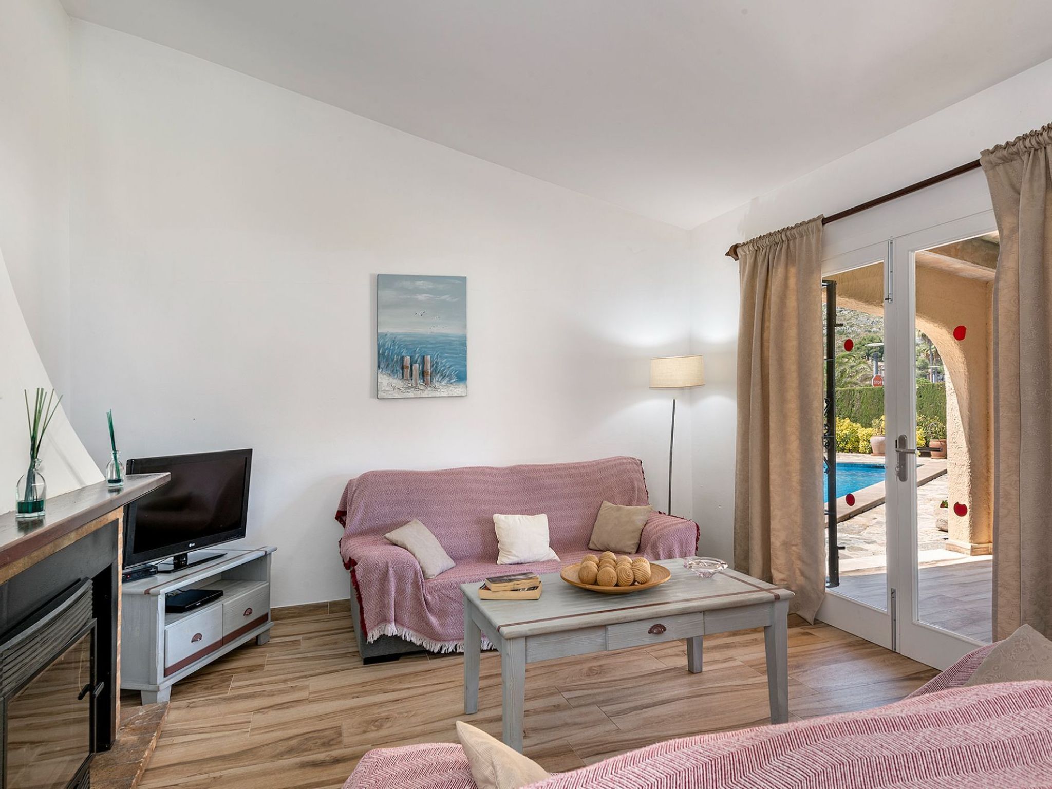 Serene Villa Rückzug mit Seeblick, Strand in der Nähe-Image-tags.info