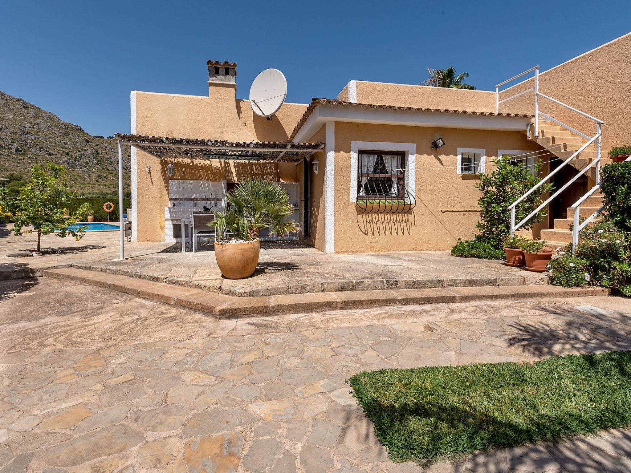 Serene Villa Rückzug mit Seeblick, Strand in der Nähe-Image-tags.info