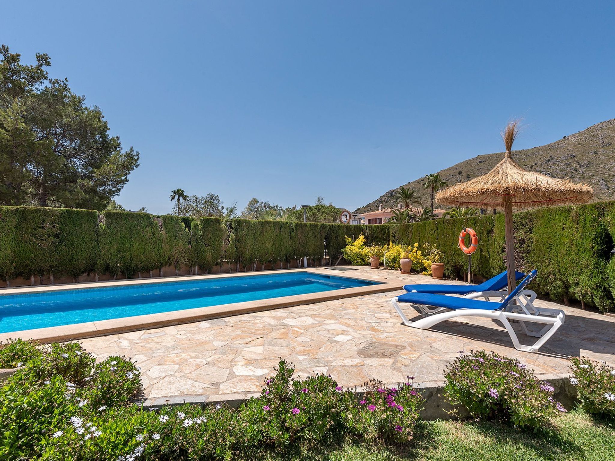 Serene Villa Rückzug mit Seeblick, Strand in der Nähe-Image-tags.info