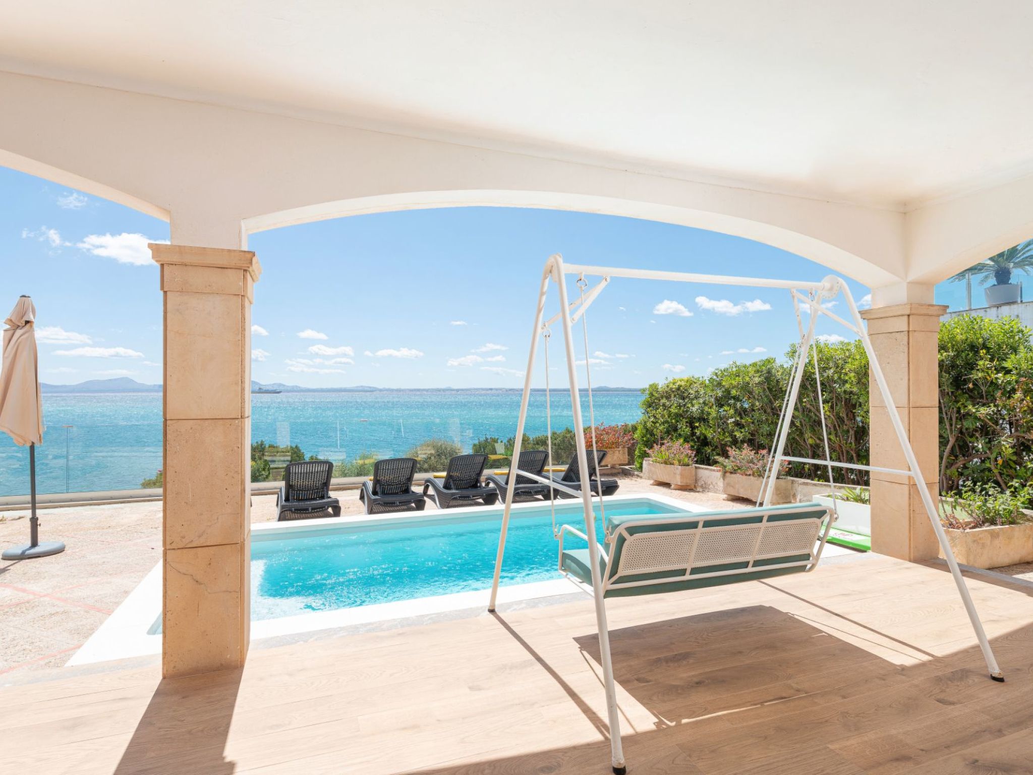 Verträumte Villa mit privatem Pool und Liegewiese-Image-tags.info