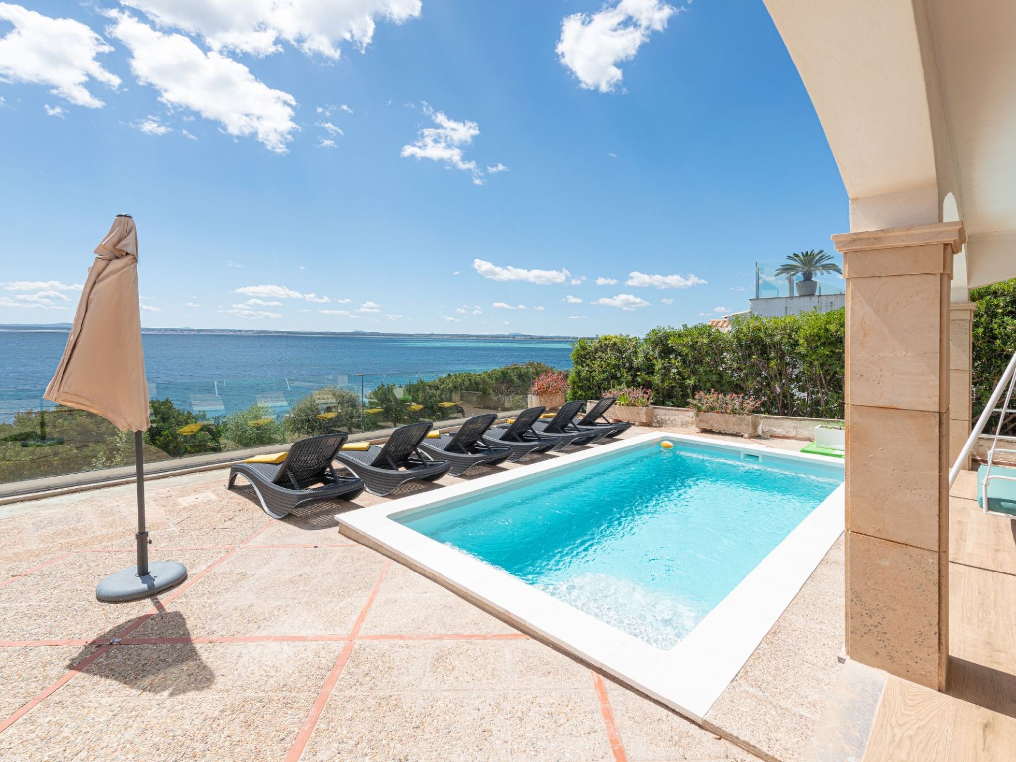 Verträumte Villa mit privatem Pool und Liegewiese-Image-tags.info