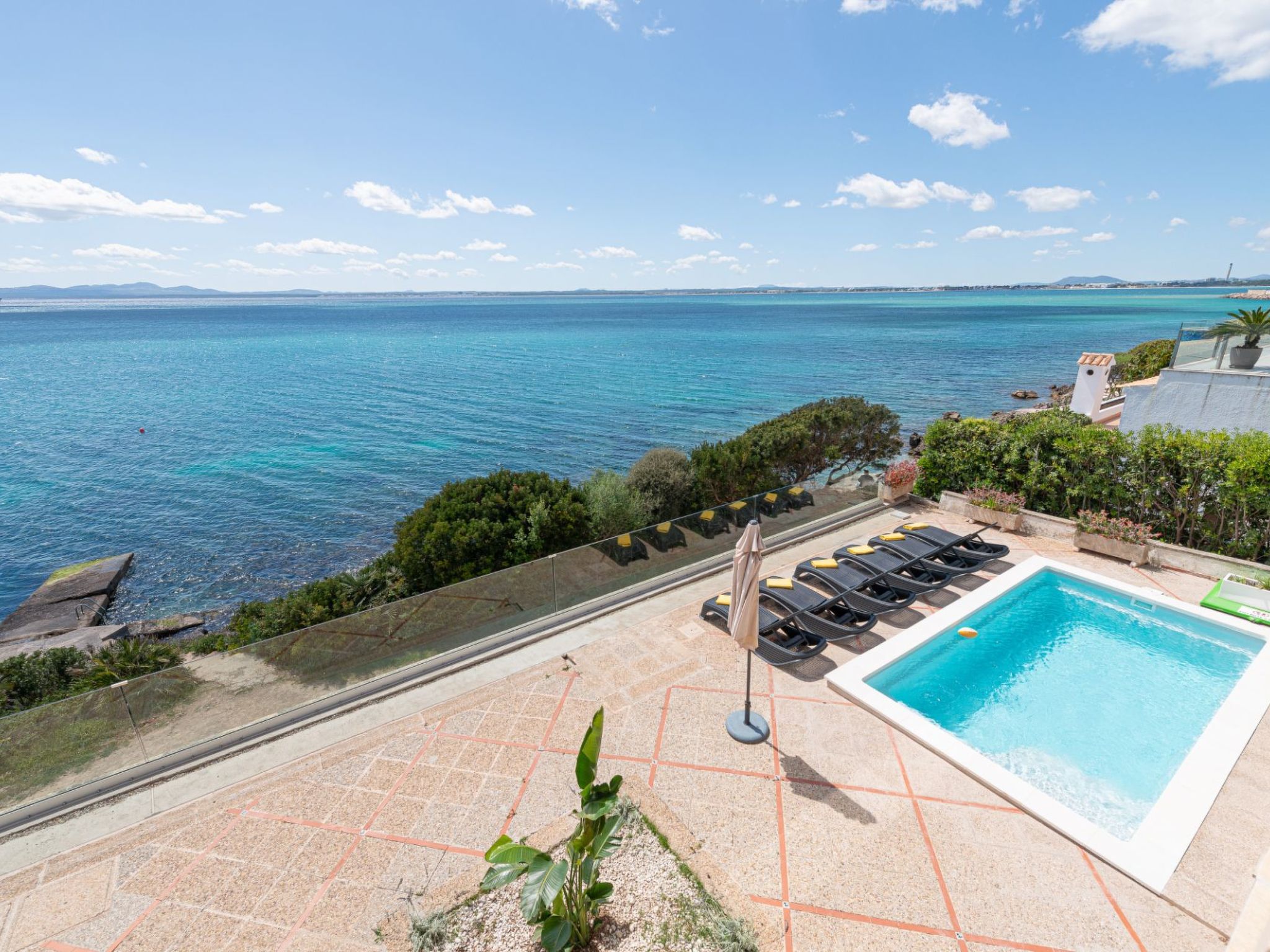 Verträumte Villa mit privatem Pool und Liegewiese-Image-tags.info