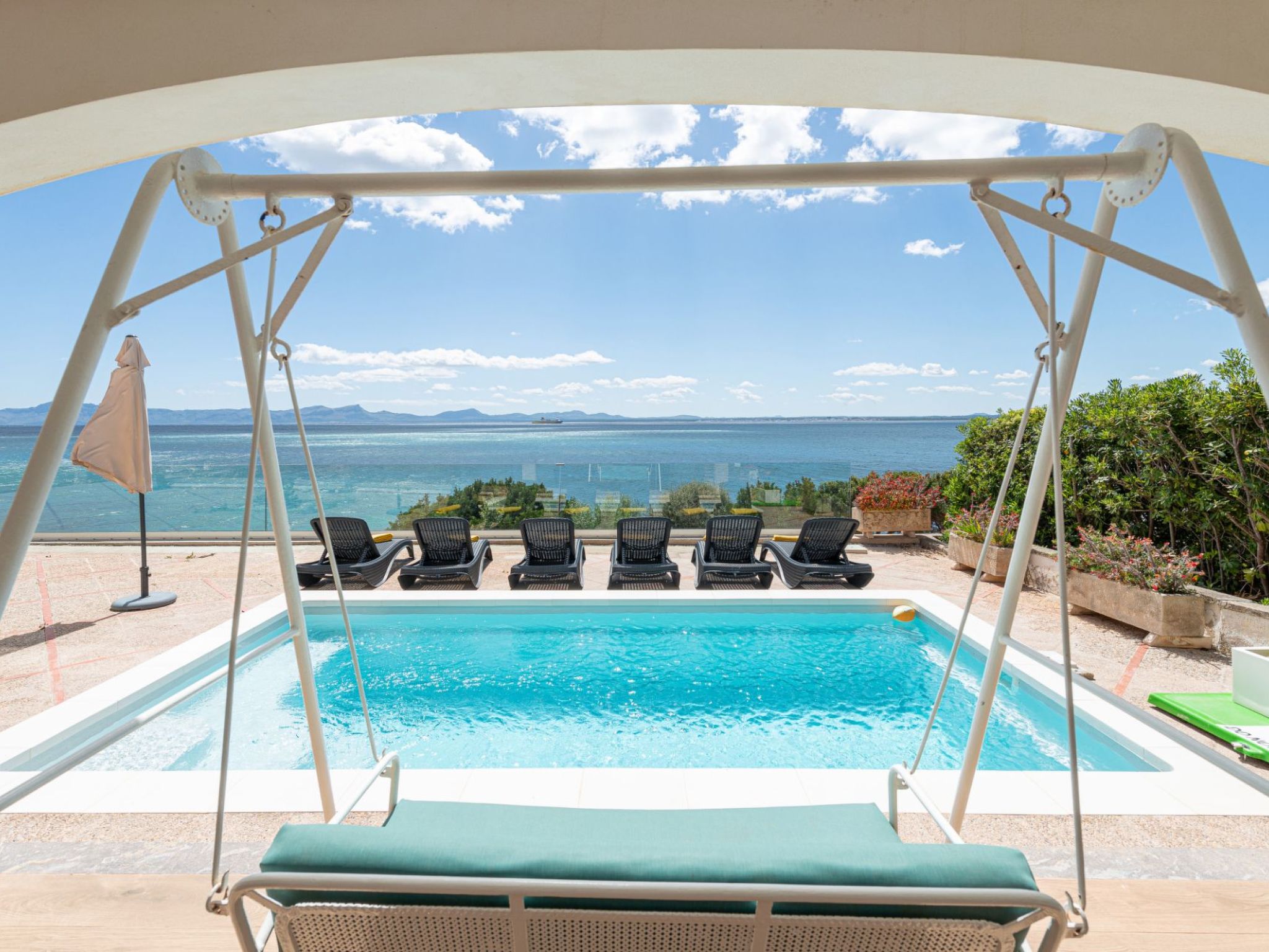 Verträumte Villa mit privatem Pool und Liegewiese-Image-tags.info