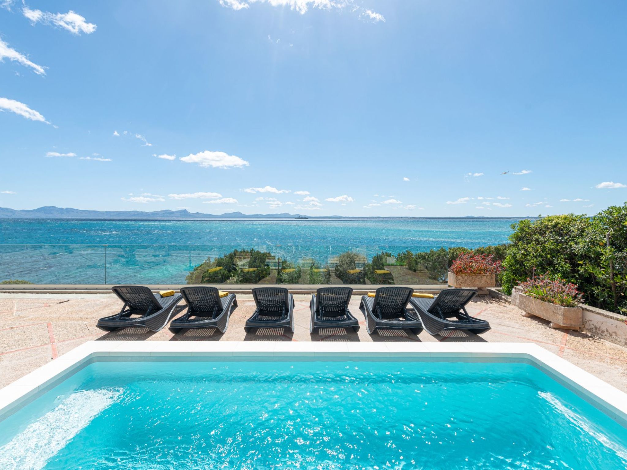 Verträumte Villa mit privatem Pool und Liegewiese-Image-tags.info