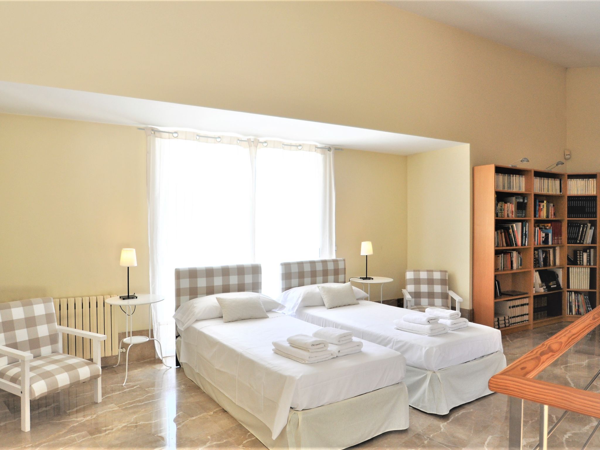 Villa con piscina y pista de tenis privada ideal para familias.  - WiFi Gratis - Inside