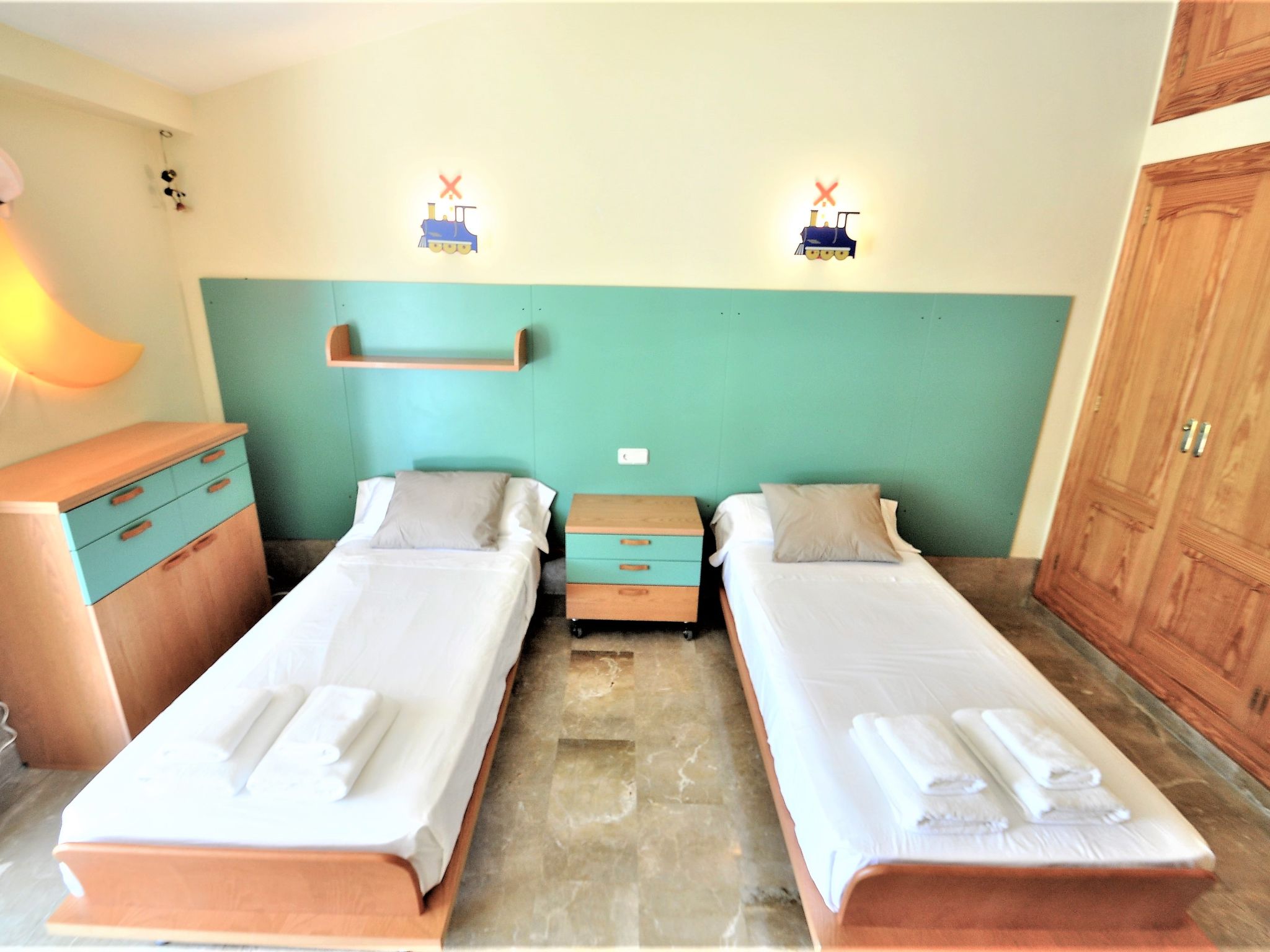 Villa con piscina y pista de tenis privada ideal para familias.  - WiFi Gratis - Inside
