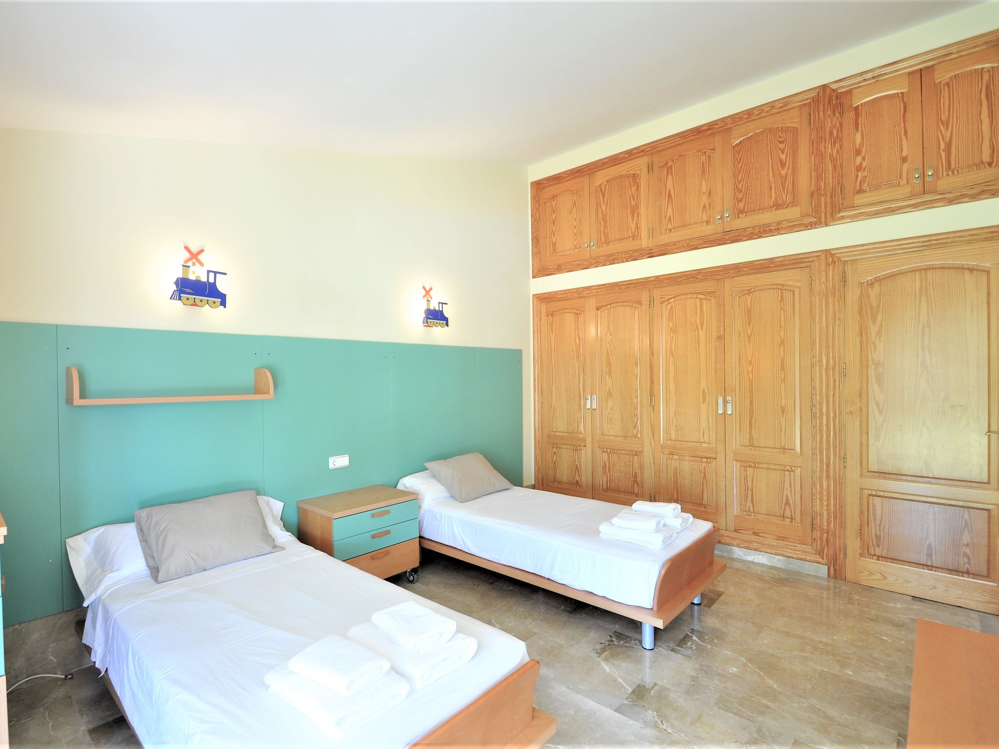 Villa con piscina y pista de tenis privada ideal para familias.  - WiFi Gratis - Inside