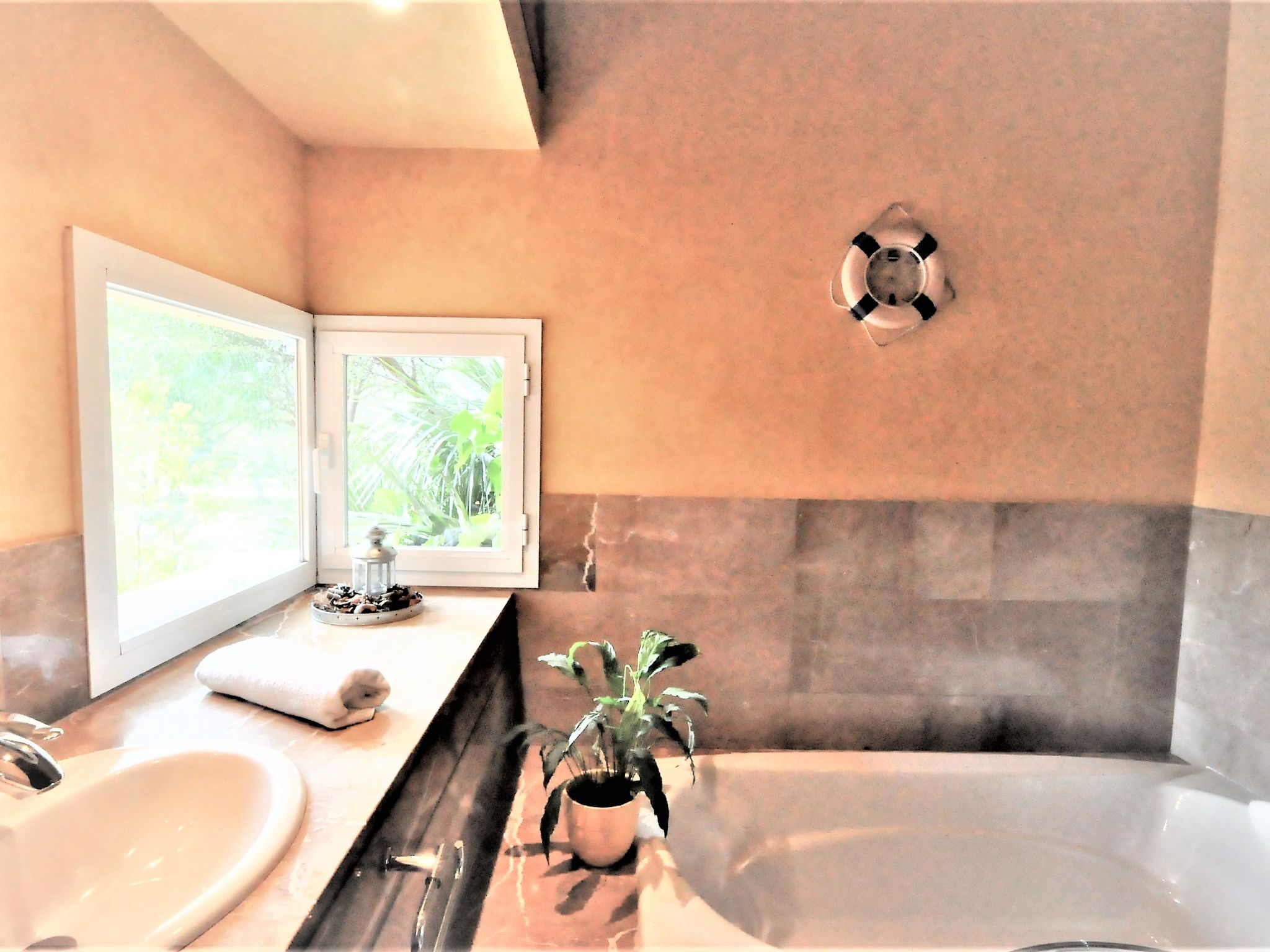 Villa con piscina y pista de tenis privada ideal para familias.  - WiFi Gratis - Outside
