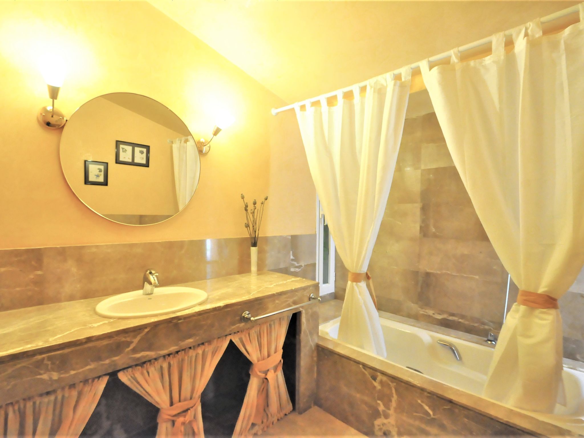 Villa con piscina y pista de tenis privada ideal para familias.  - WiFi Gratis - Inside