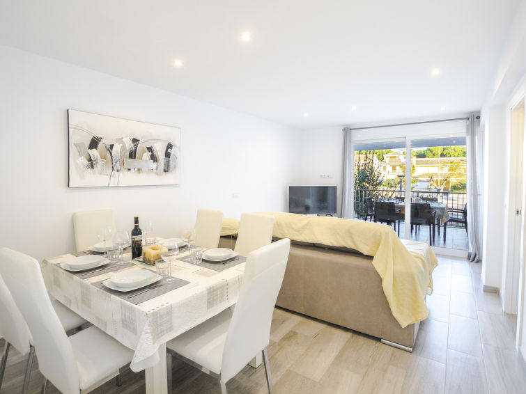 Search and Stay destination Alcúdia, IB - Spain from AU$ 286. Lago y Mar