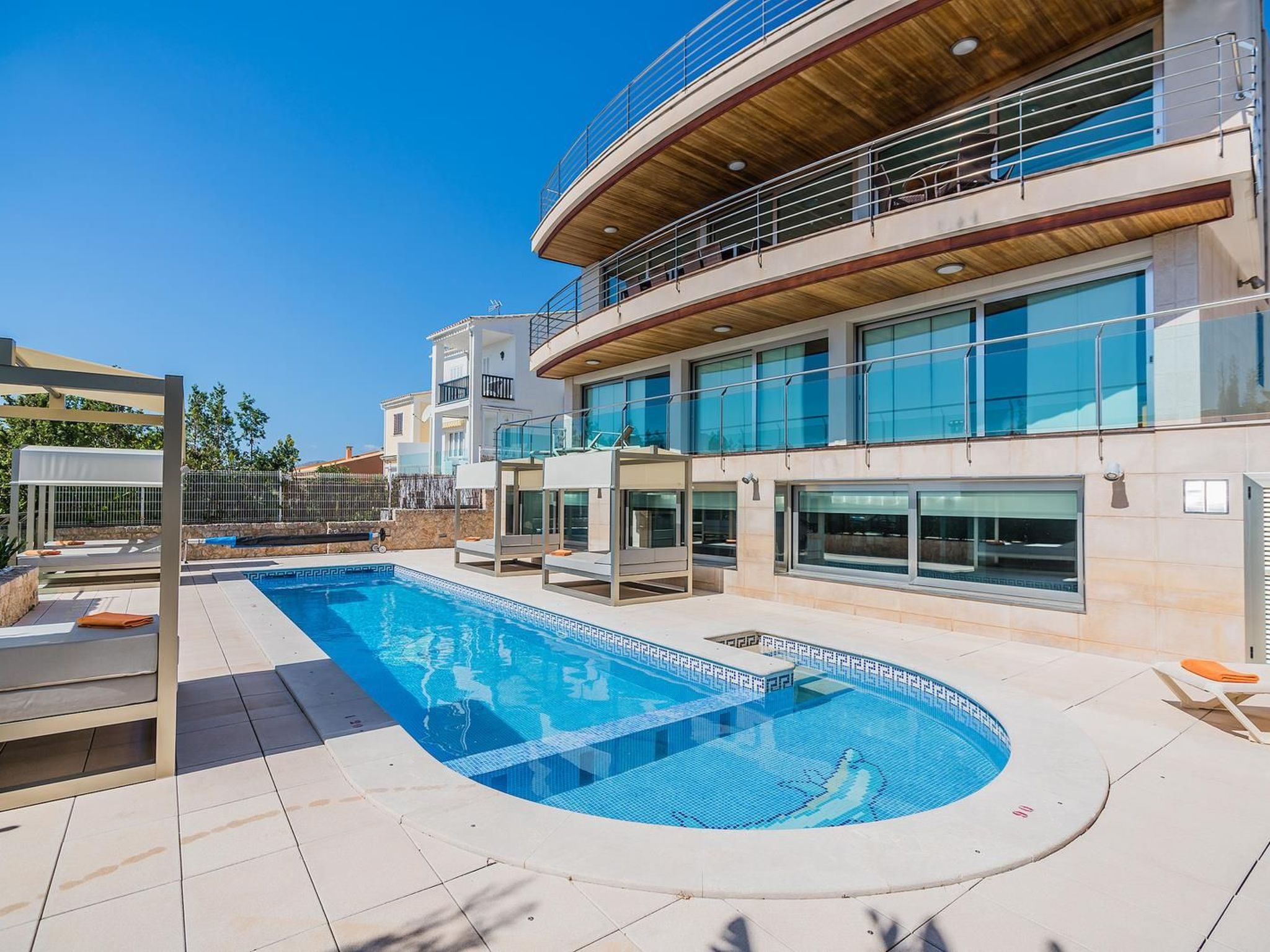 Atemberaubende Villa mit Whirlpool, beheiztem Pool und Meerblick in Aucanada