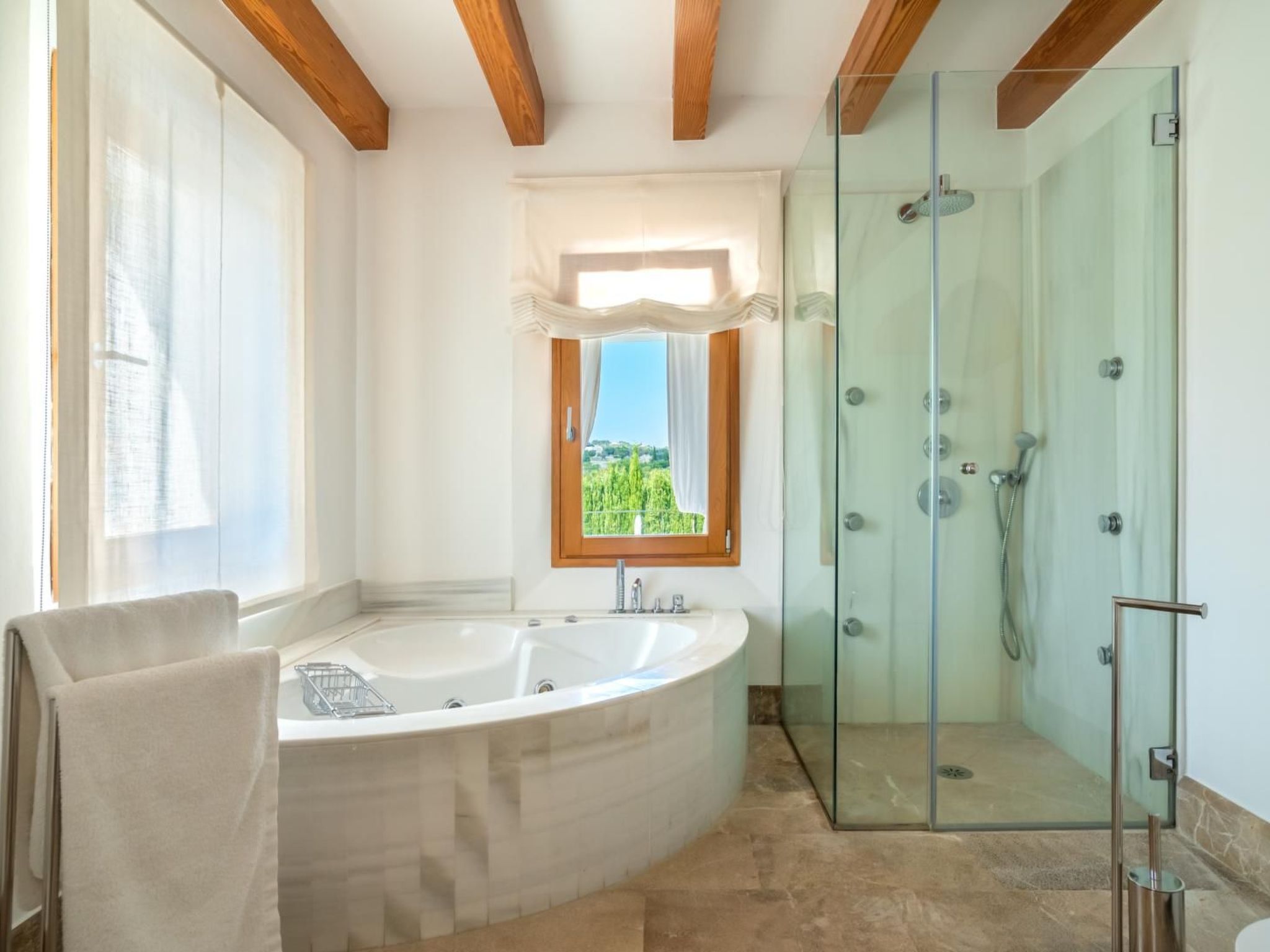 Villa mit Jacuzzi - Image-tags.info
