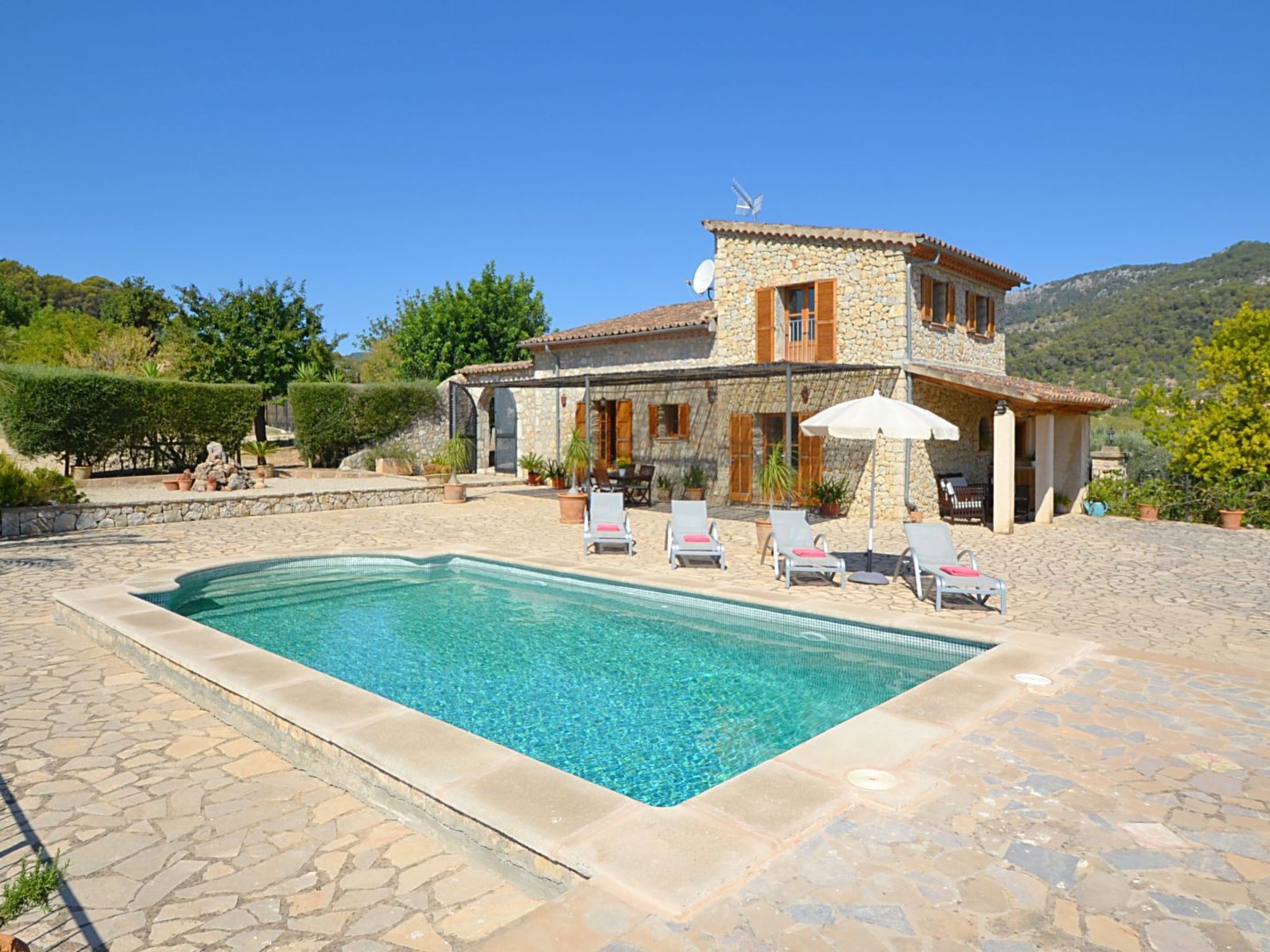 In Selva mit Gepflegtem Garten