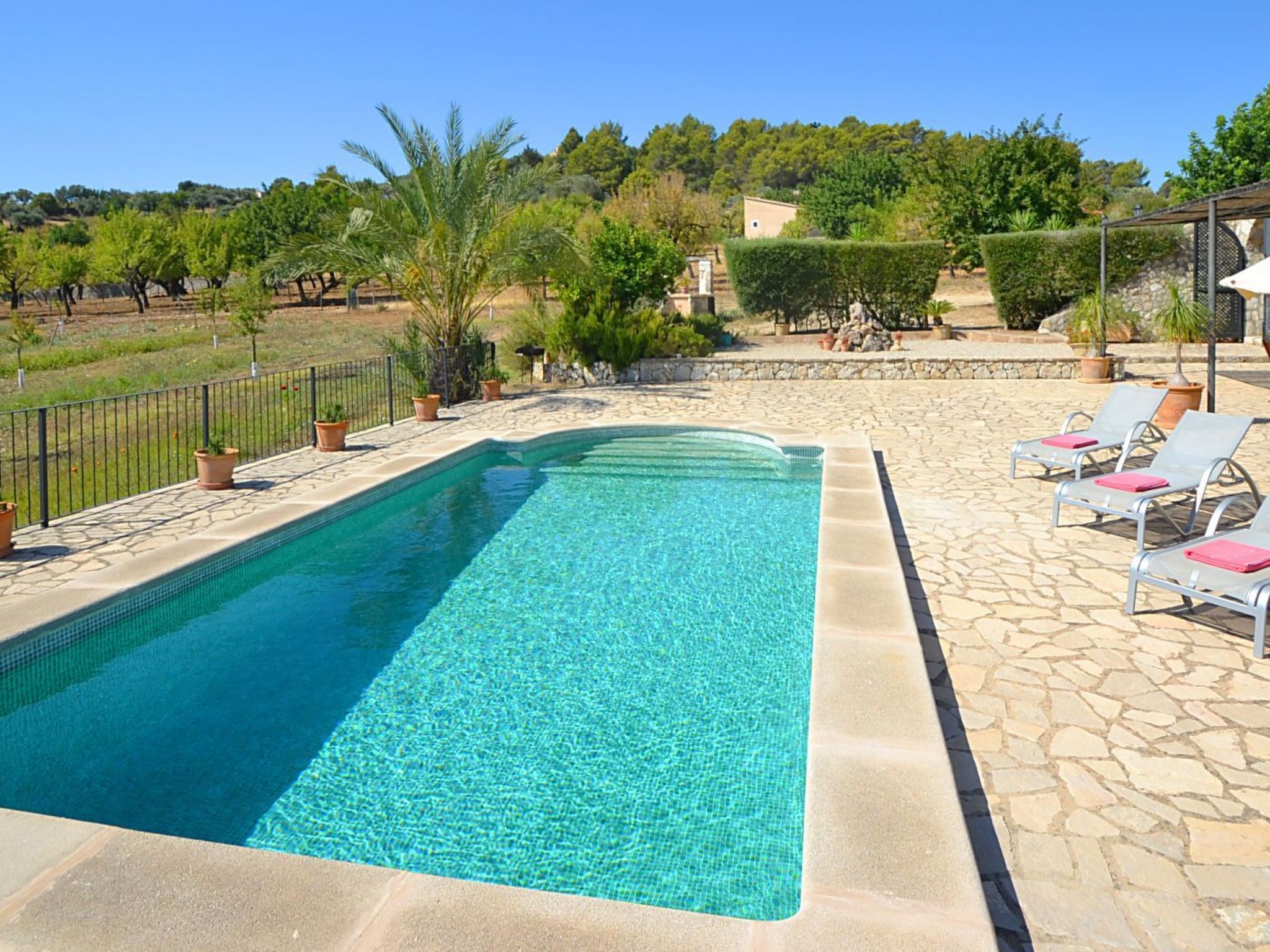 In Selva mit Gepflegtem Garten-Dehors