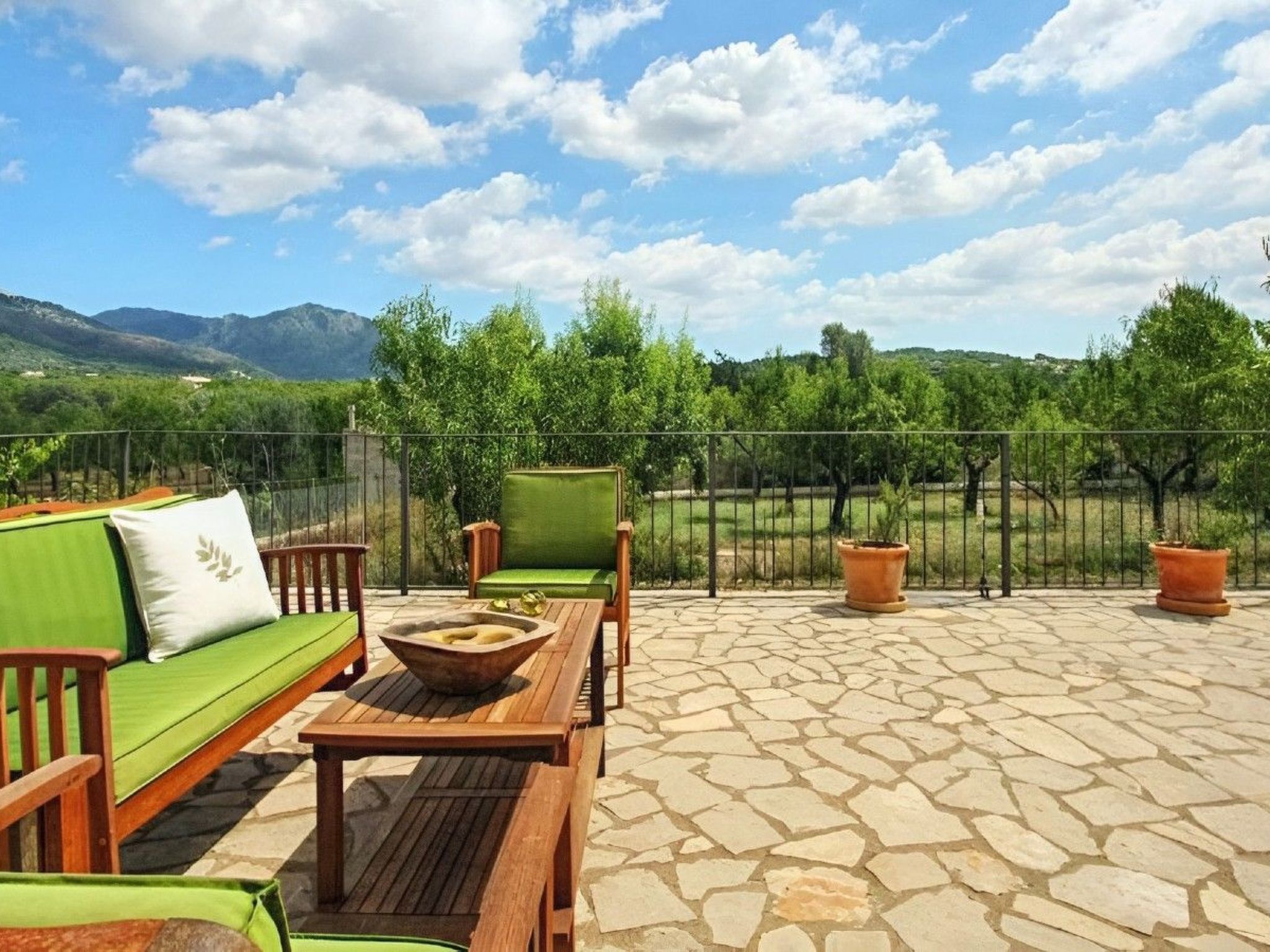 In Selva mit Gepflegtem Garten-Dedans