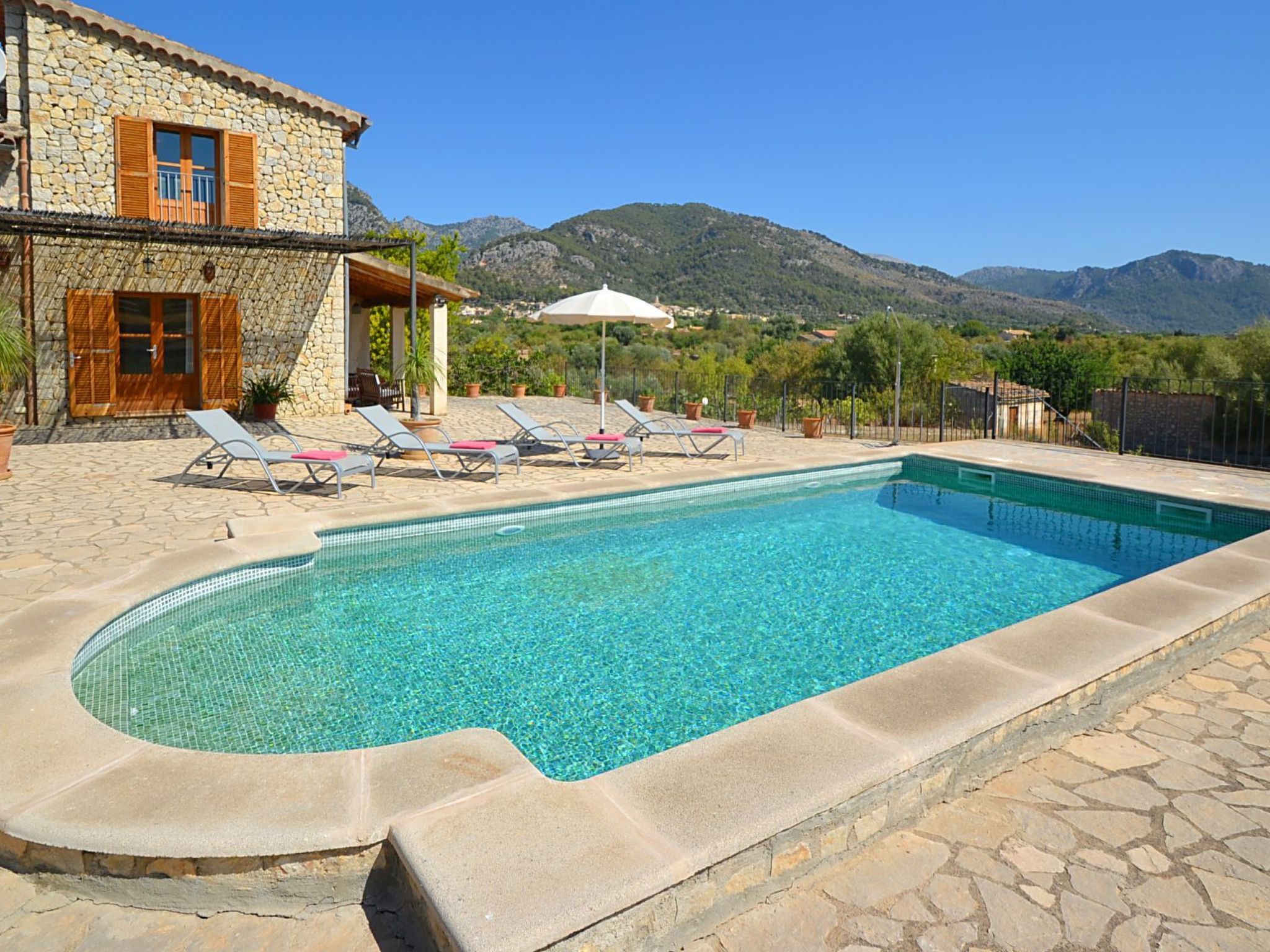 In Selva mit Gepflegtem Garten-Dehors