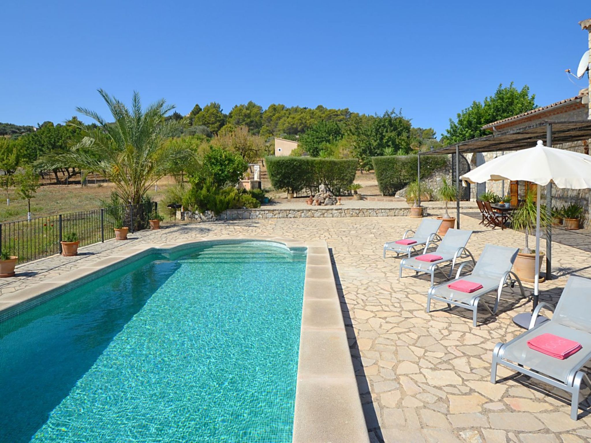 In Selva mit Gepflegtem Garten-Dehors