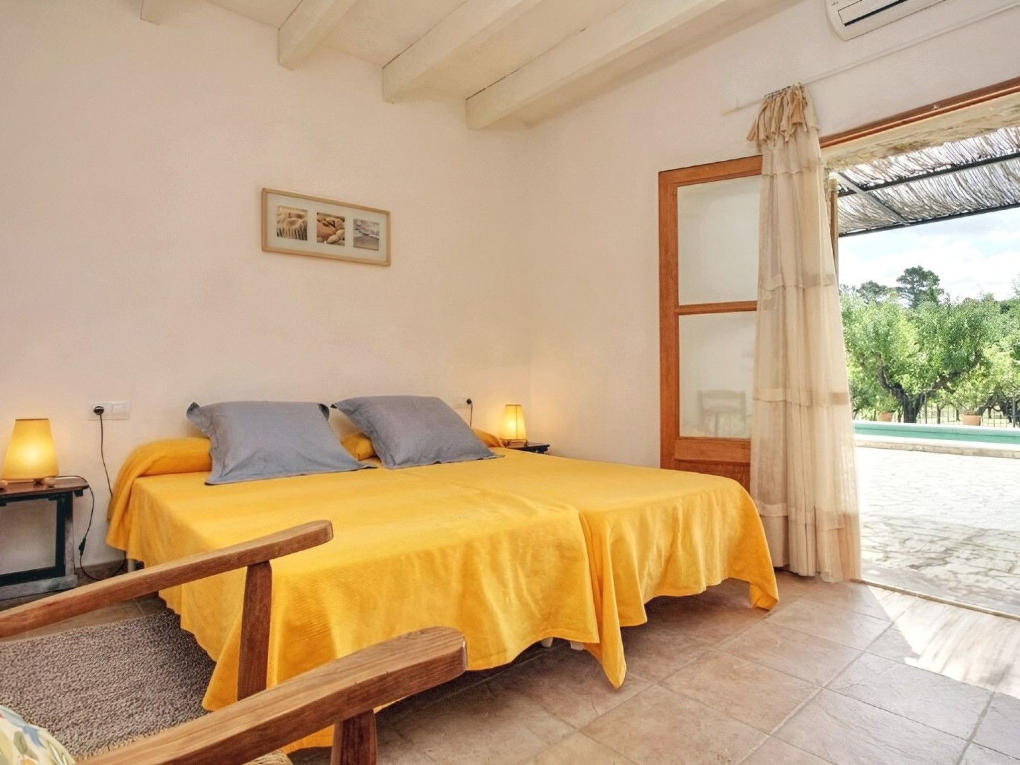 In Selva mit Gepflegtem Garten-Dedans