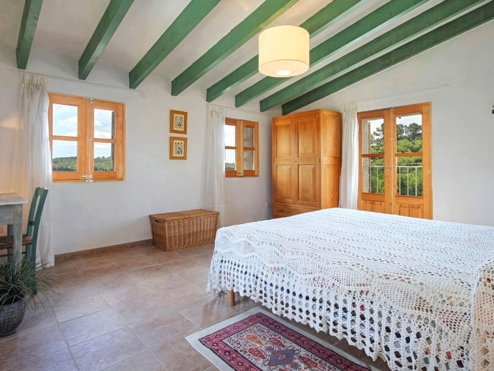 In Selva mit Gepflegtem Garten-Dedans