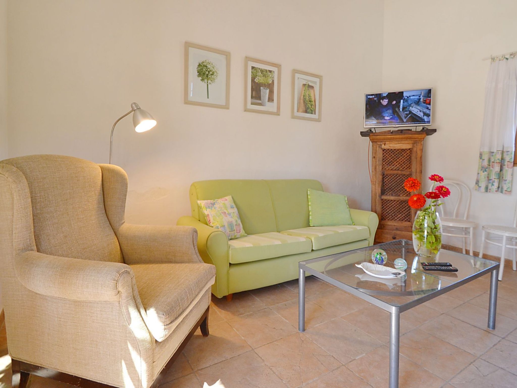 In Selva mit Gepflegtem Garten-Dedans