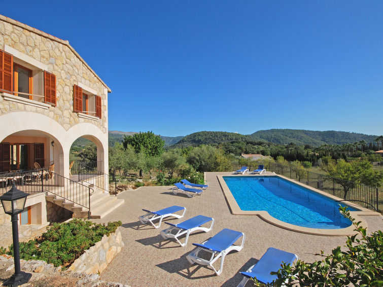 10-persoons vakantiehuis met privézwembad en bergzicht in Campanet in Campanet