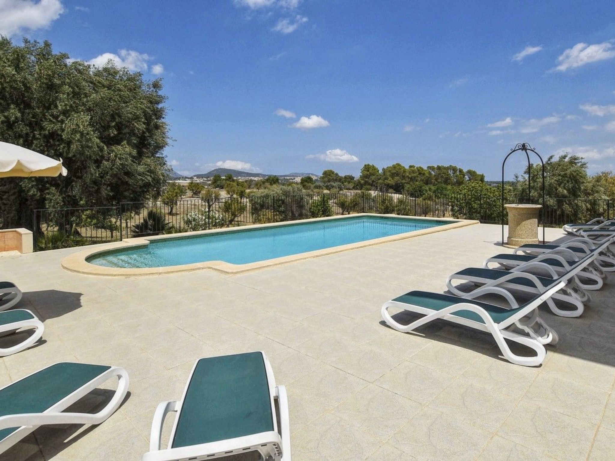 Ferienvilla mit Garten, Grill und Terrasse-Binnen