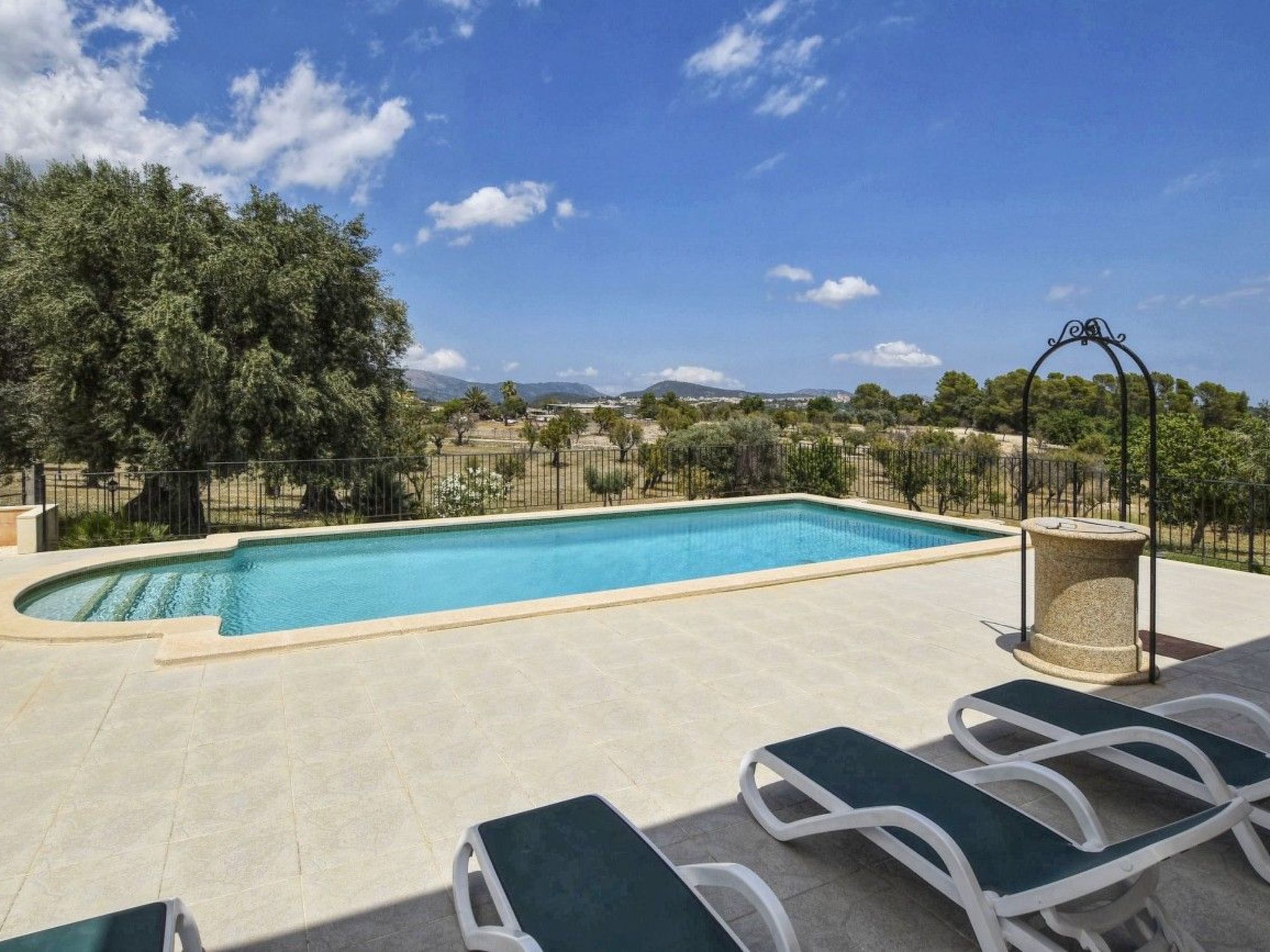 Ferienvilla mit Garten, Grill und Terrasse-Binnen