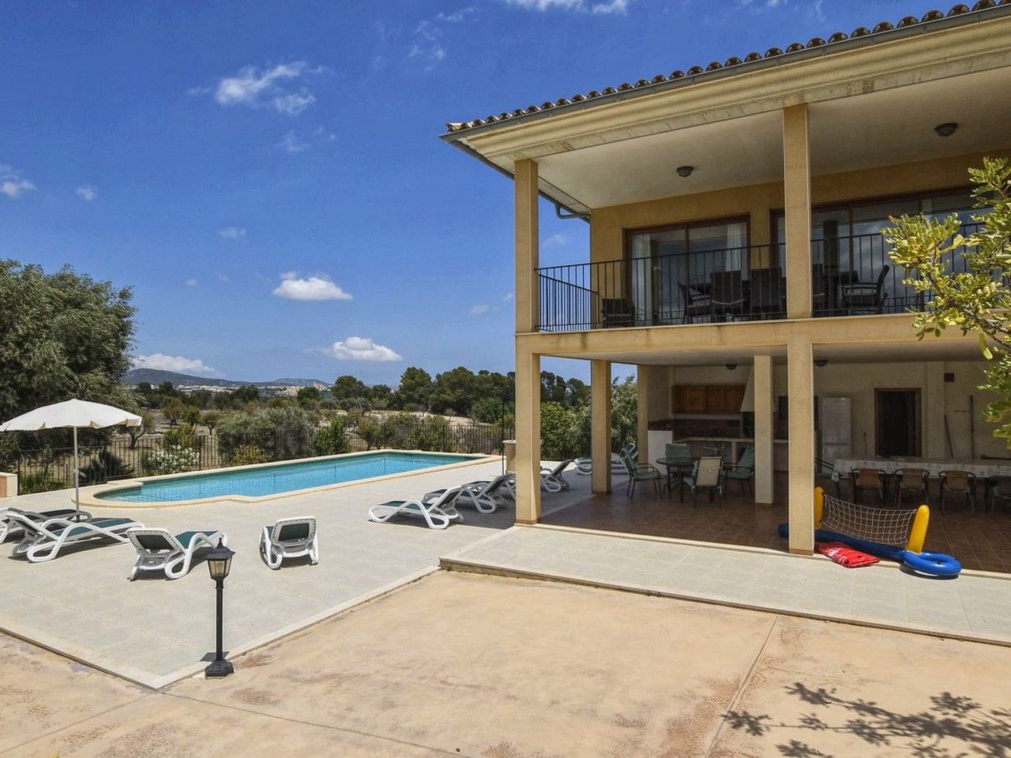 Ferienvilla mit Garten, Grill und Terrasse-Binnen