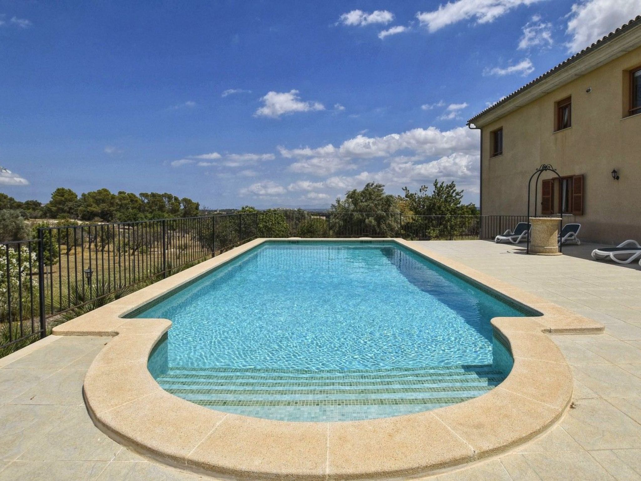 Ferienvilla mit Garten, Grill und Terrasse-Binnen