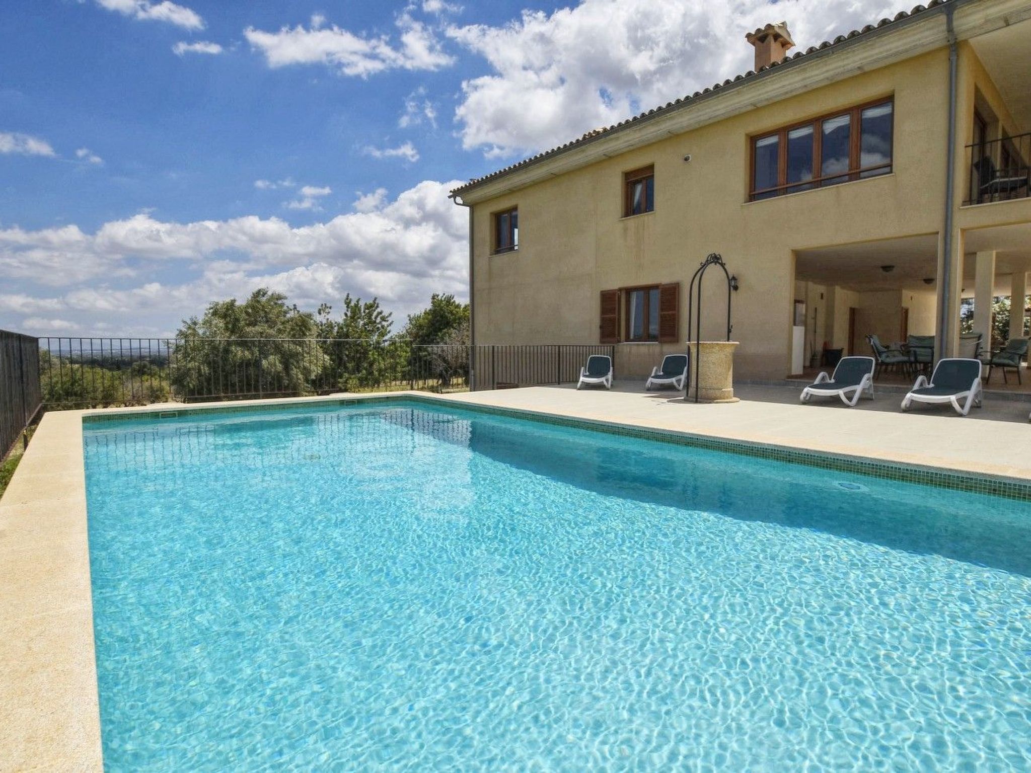 Ferienvilla mit Garten, Grill und Terrasse-Binnen