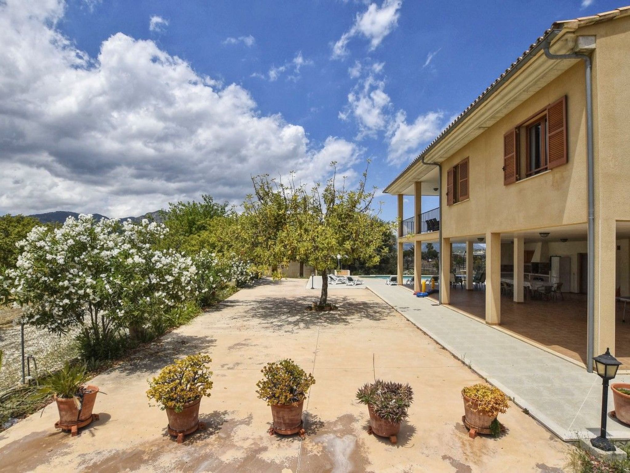 Ferienvilla mit Garten, Grill und Terrasse-Binnen