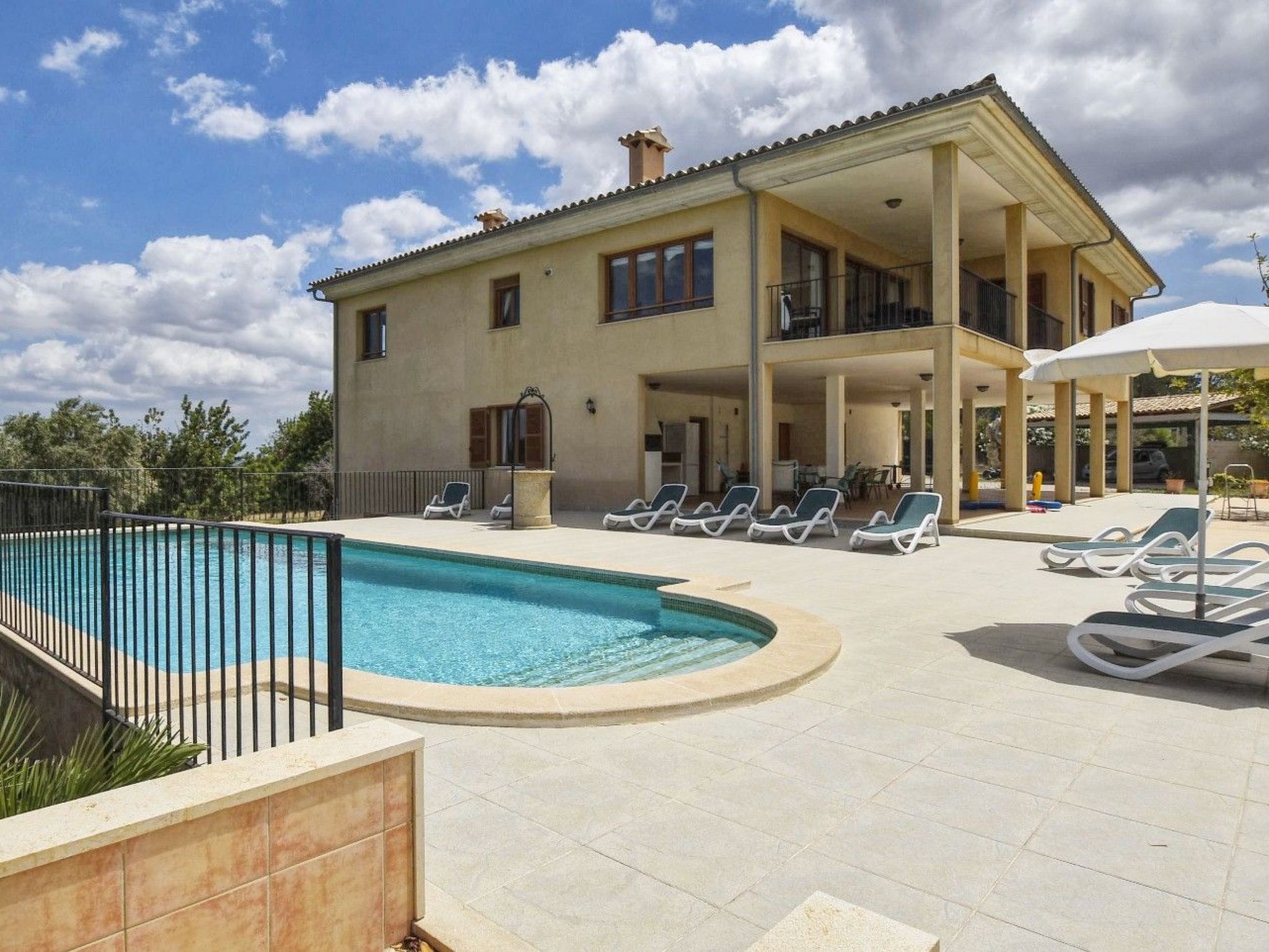 Ferienvilla mit Garten, Grill und Terrasse-Binnen