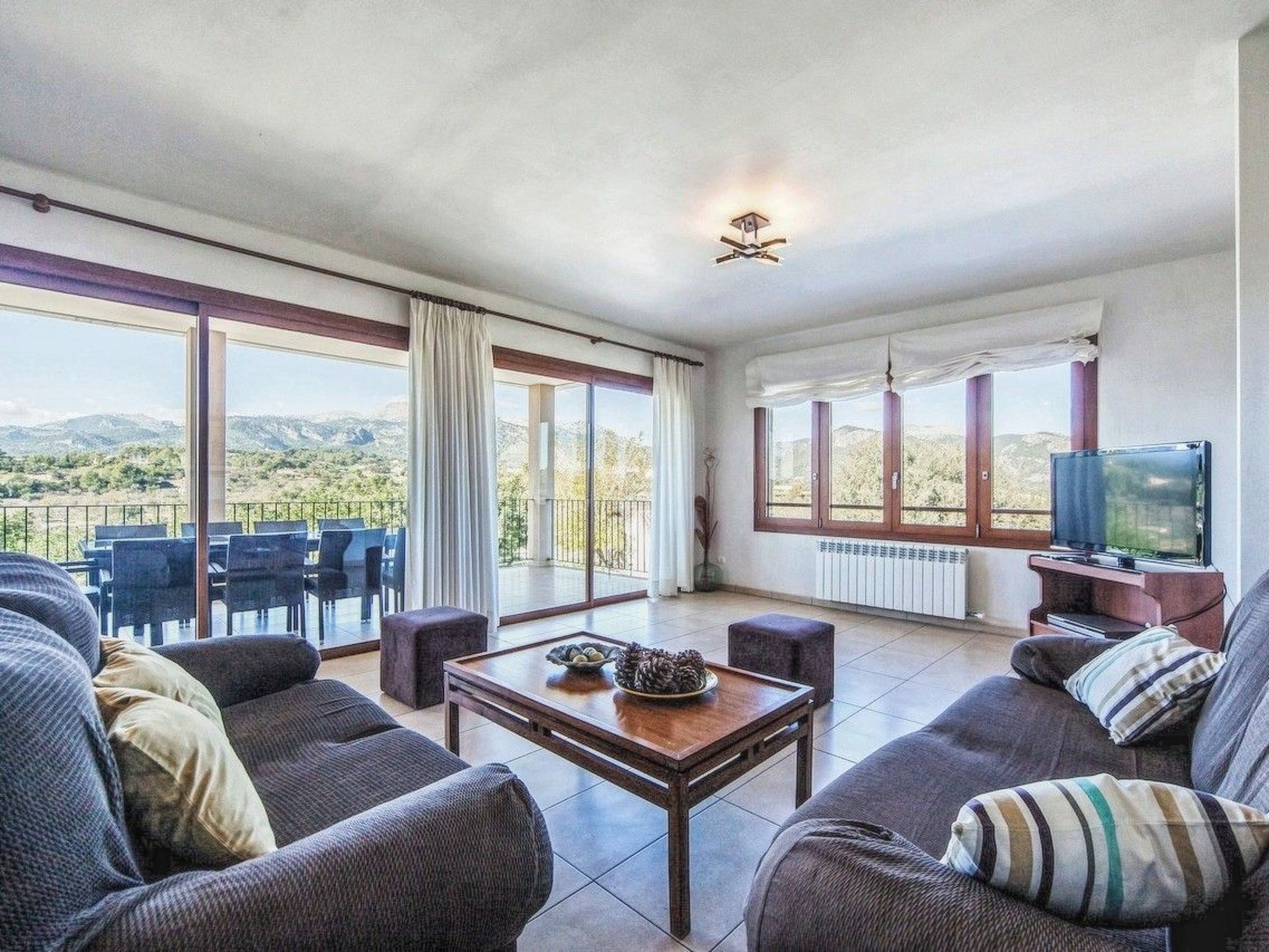 Ferienvilla mit Garten, Grill und Terrasse-Binnen