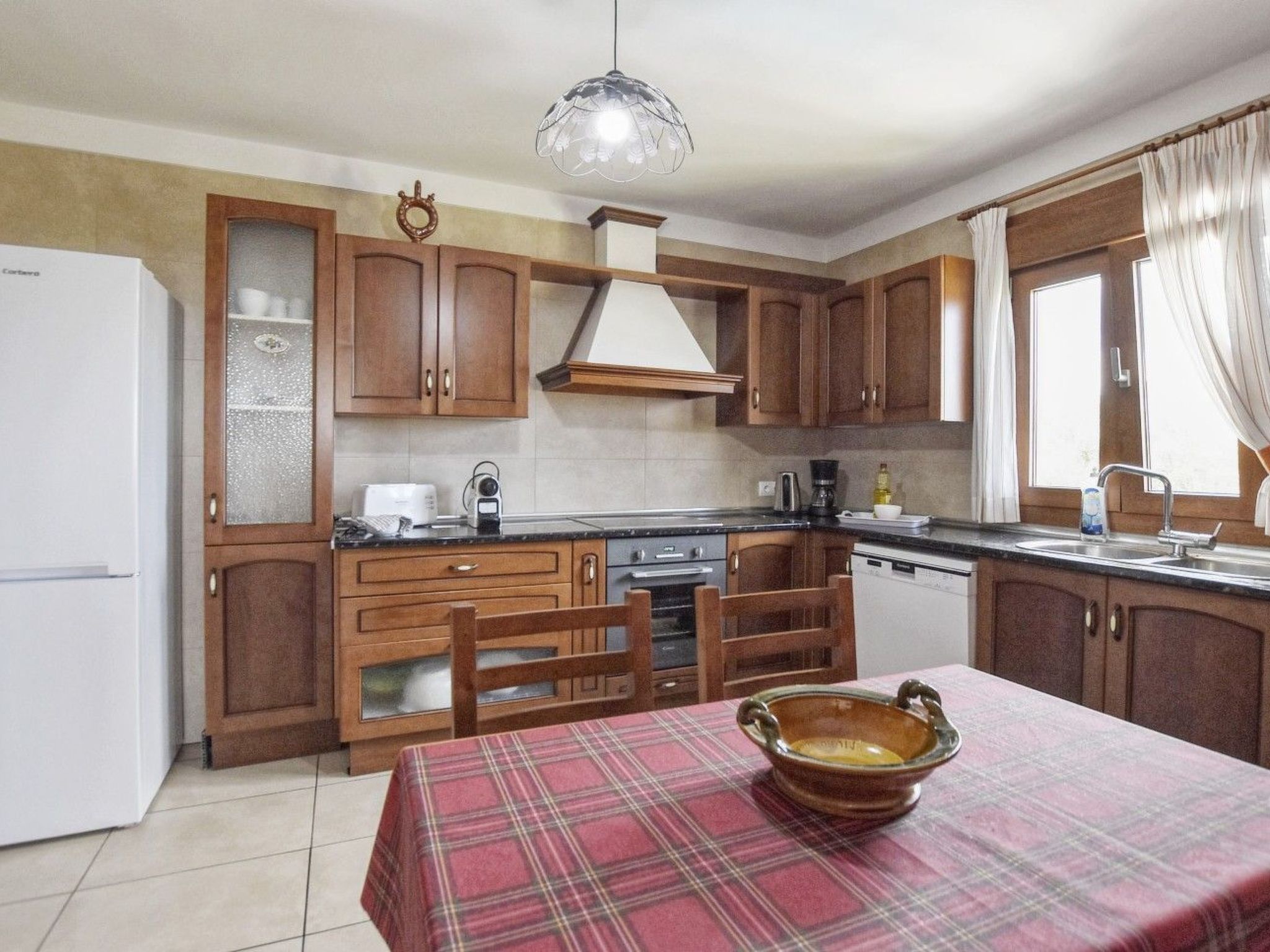 Ferienvilla mit Garten, Grill und Terrasse-Binnen