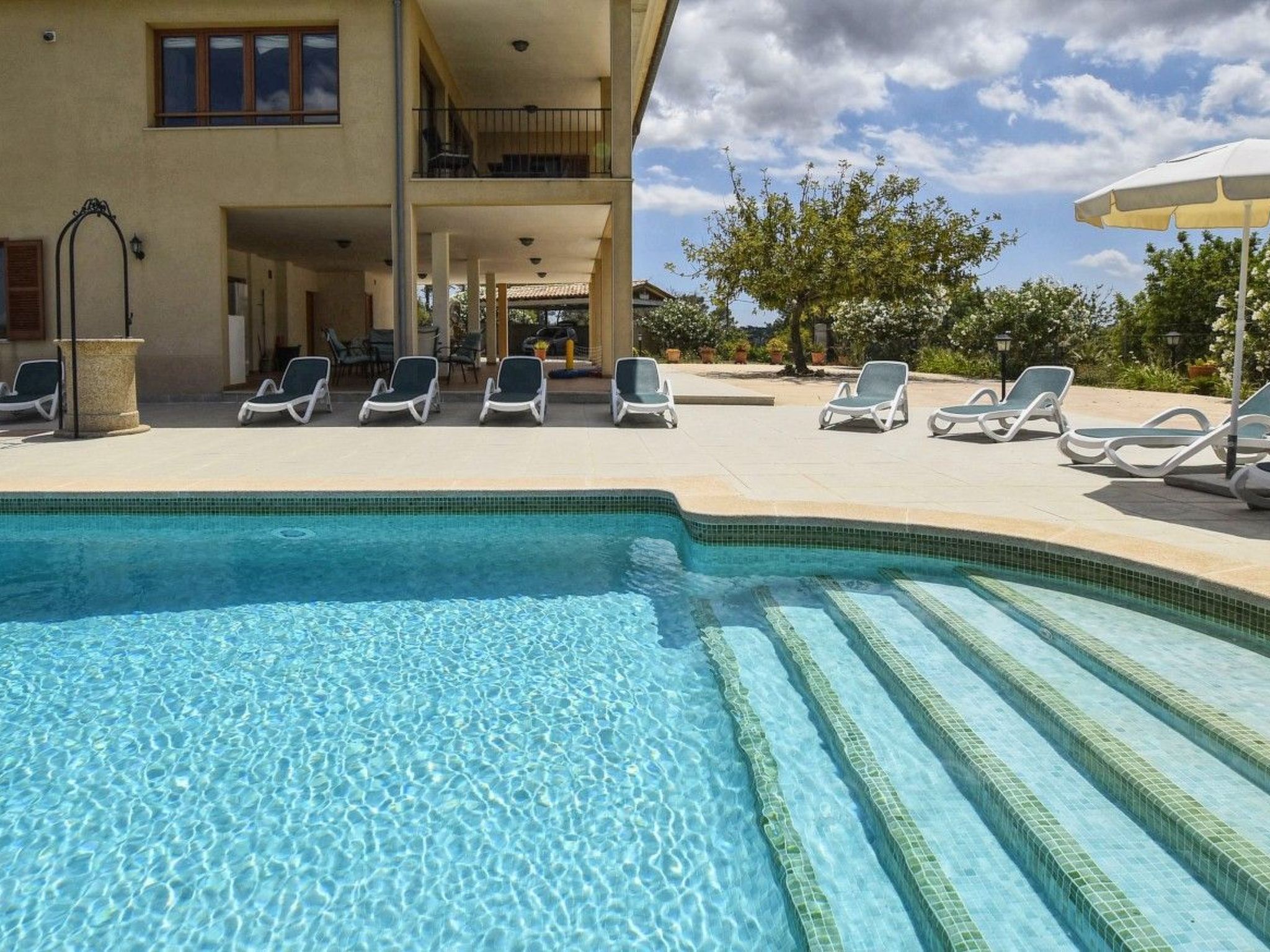 Ferienvilla mit Garten, Grill und Terrasse-Binnen