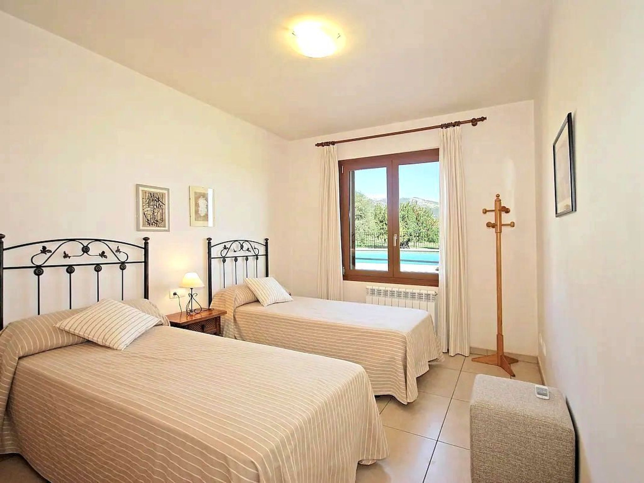 Ferienvilla mit Garten, Grill und Terrasse-Binnen