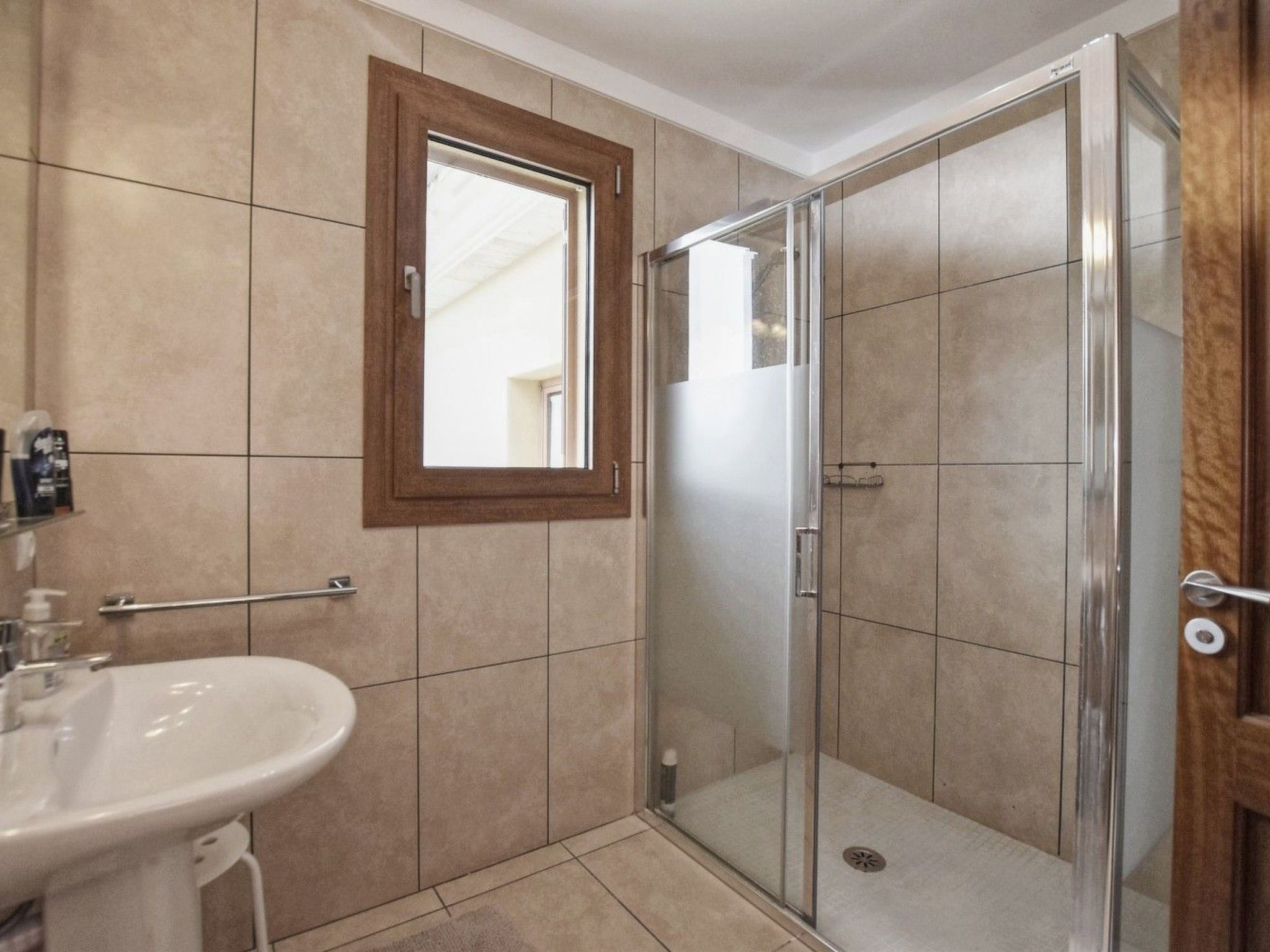 Ferienvilla mit Garten, Grill und Terrasse-Binnen