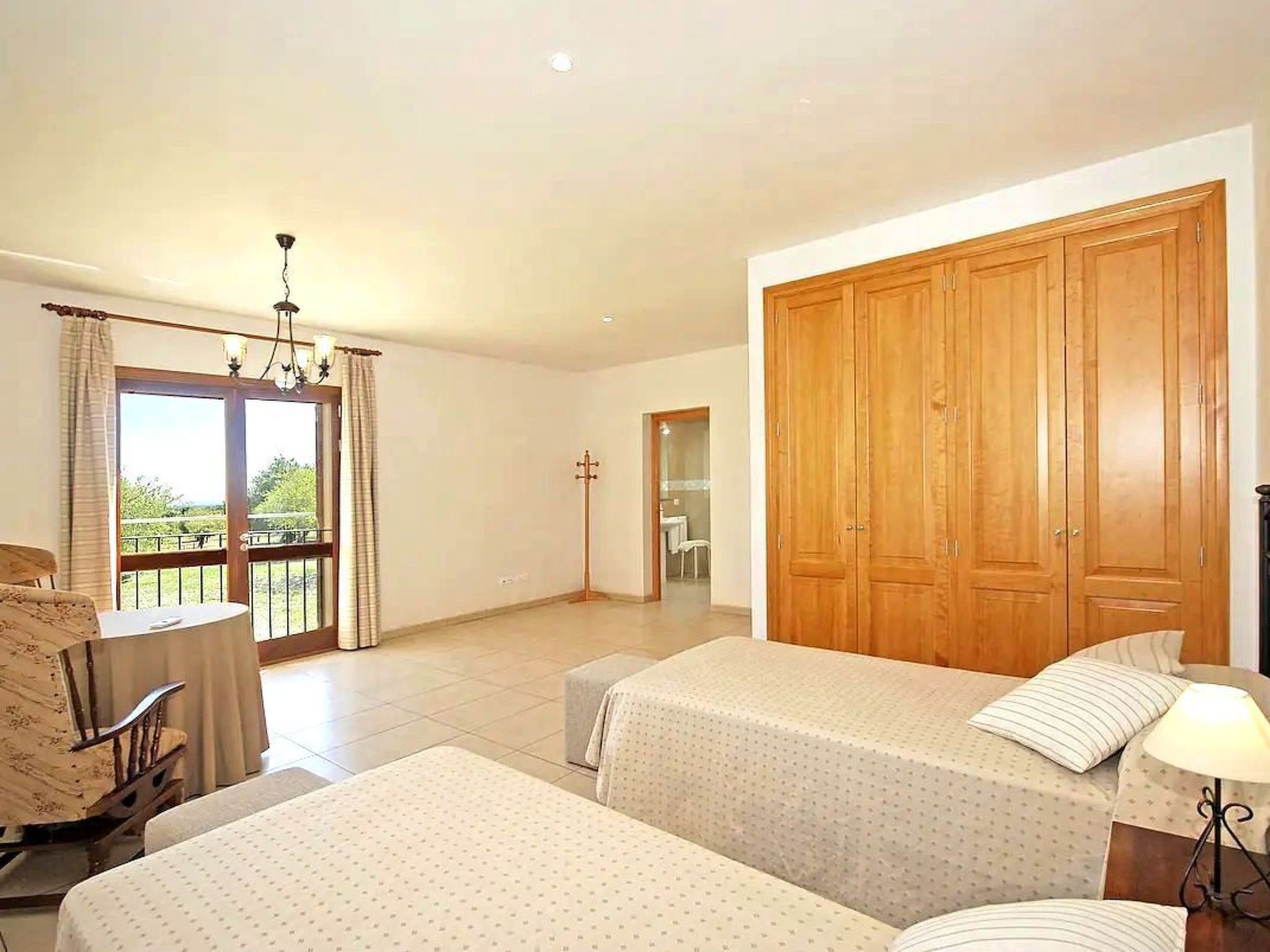 Ferienvilla mit Garten, Grill und Terrasse-Binnen