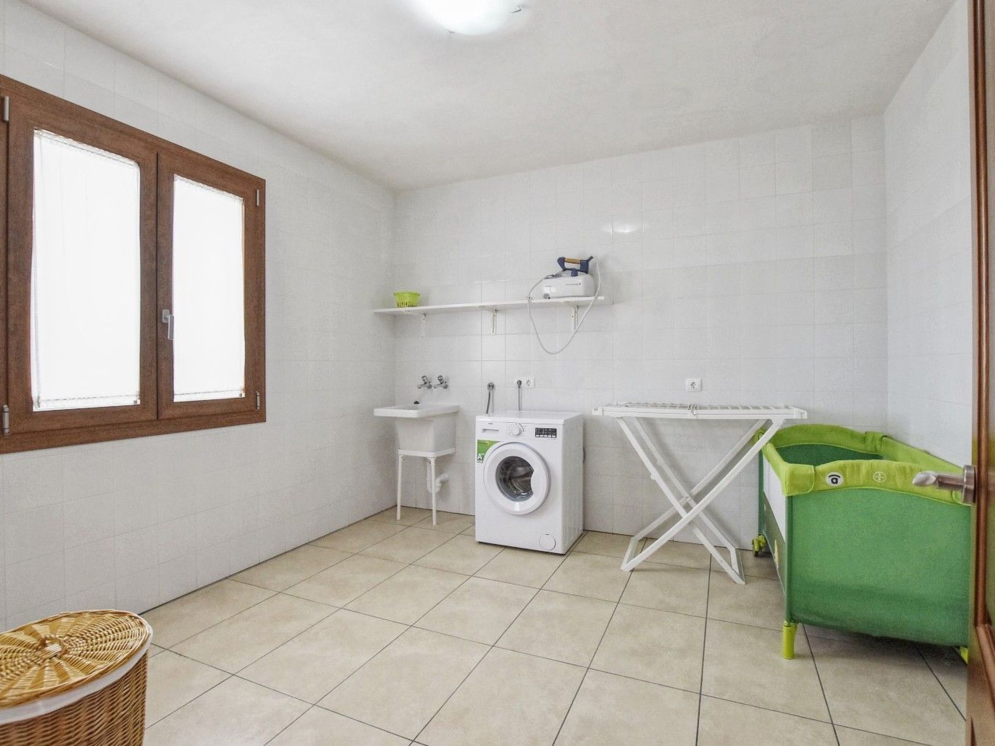 Ferienvilla mit Garten, Grill und Terrasse-Binnen