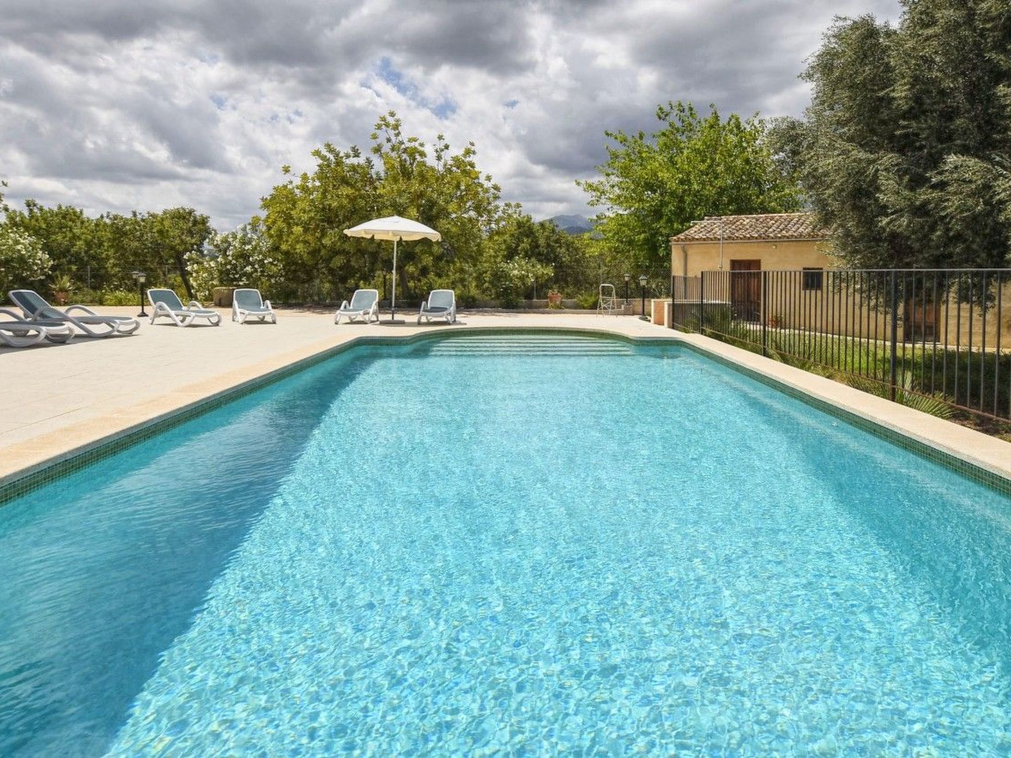 Ferienvilla mit Garten, Grill und Terrasse-Binnen