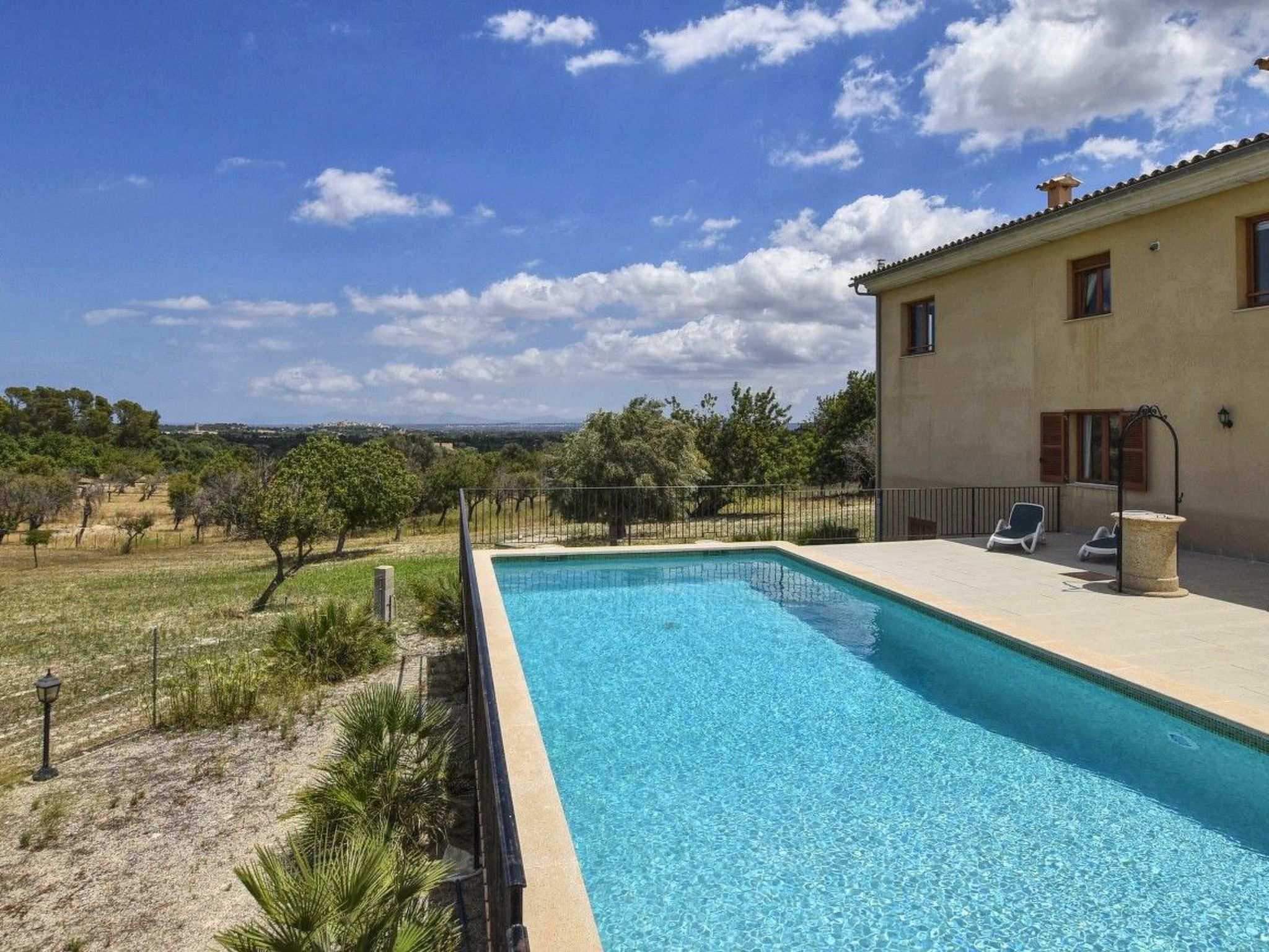 Ferienvilla mit Garten, Grill und Terrasse-Binnen