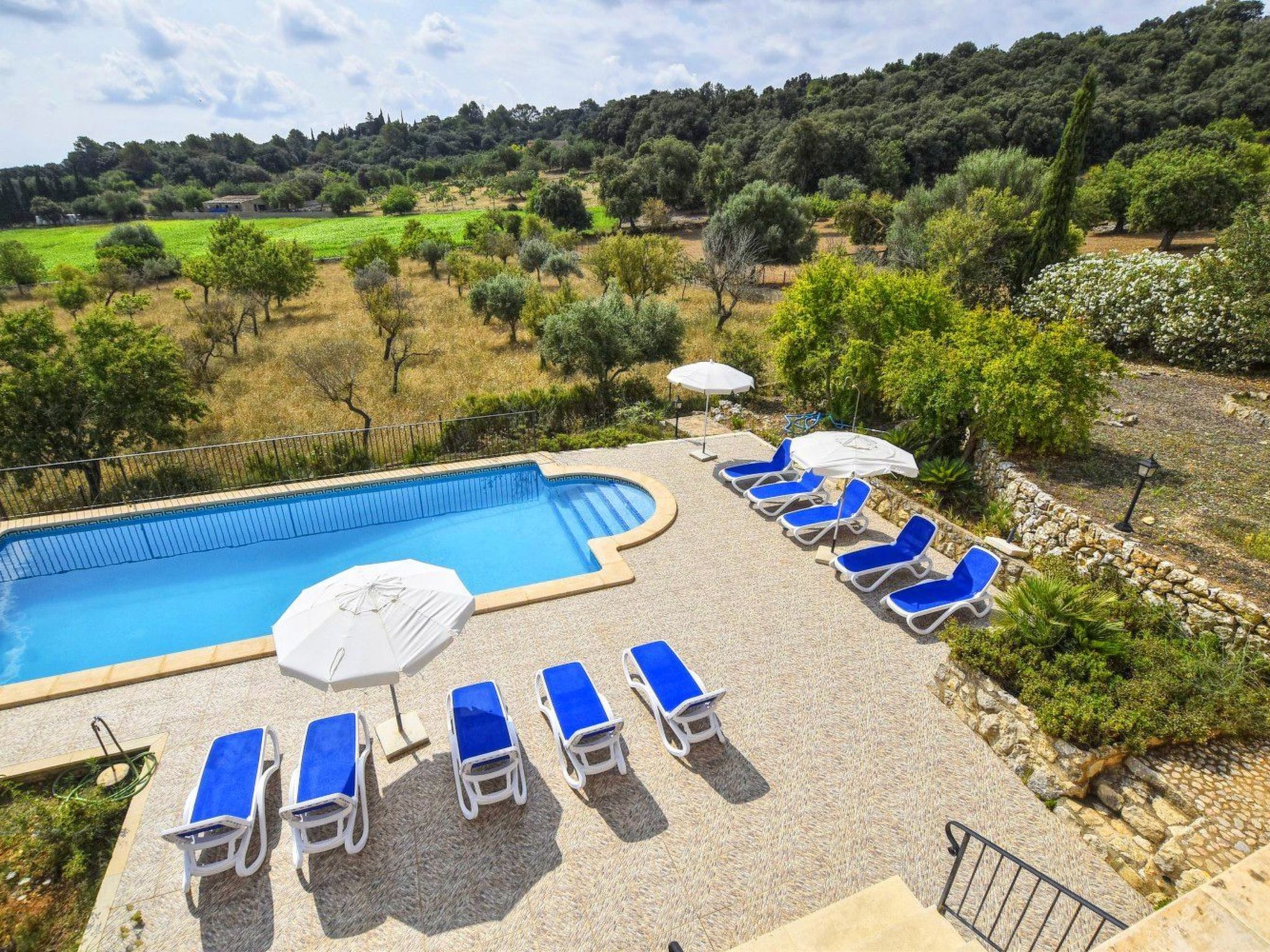 Photo of Schönes Landhaus mit Panoramablick auf die Berge