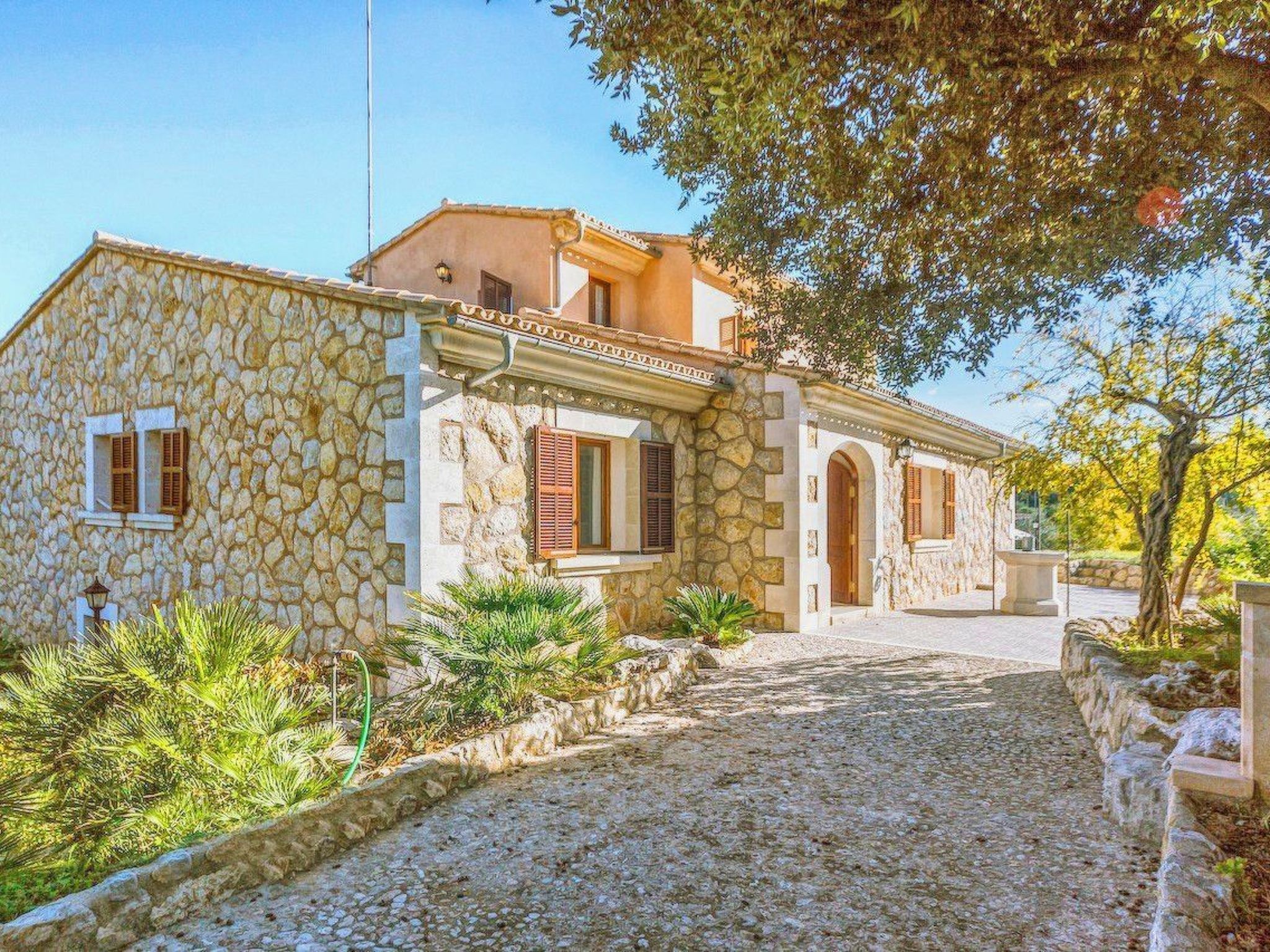 Photo of Schönes Landhaus mit Panoramablick auf die Berge