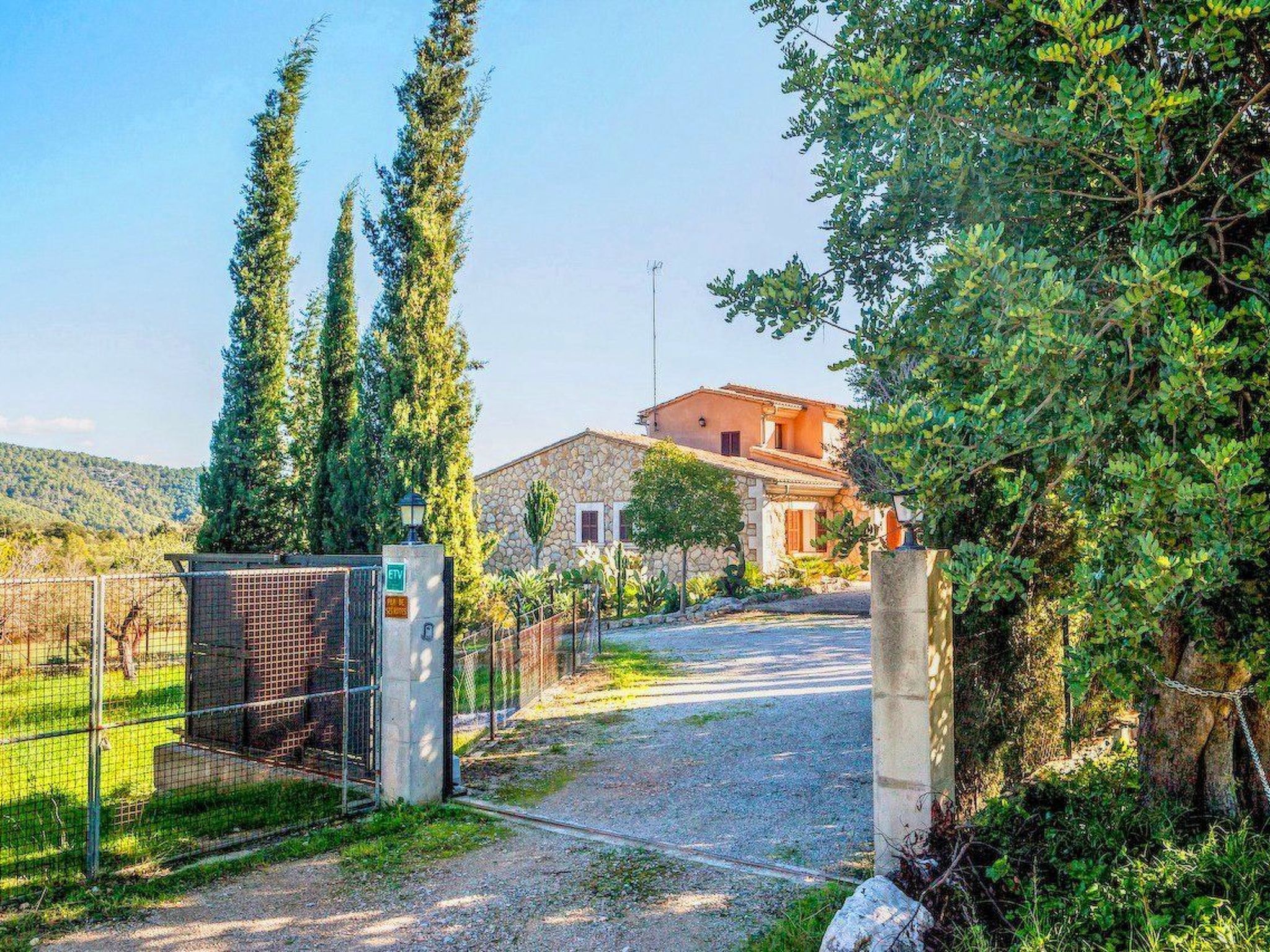 Photo of Schönes Landhaus mit Panoramablick auf die Berge