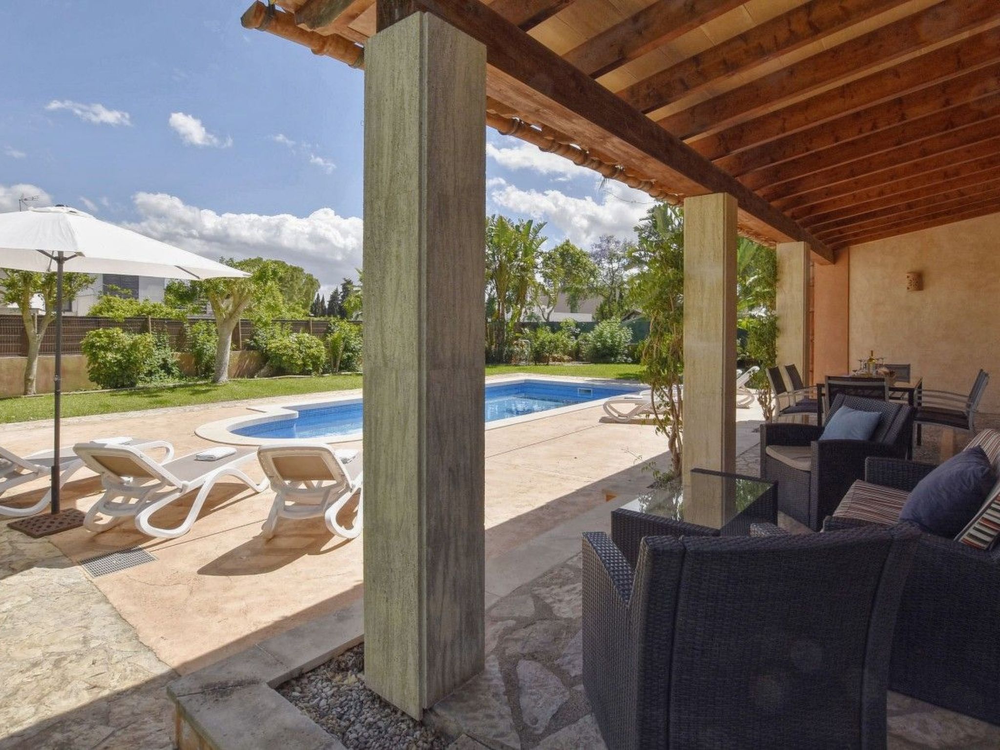 Moderne Villa mit privatem Pool in Crestatx-Drinnen