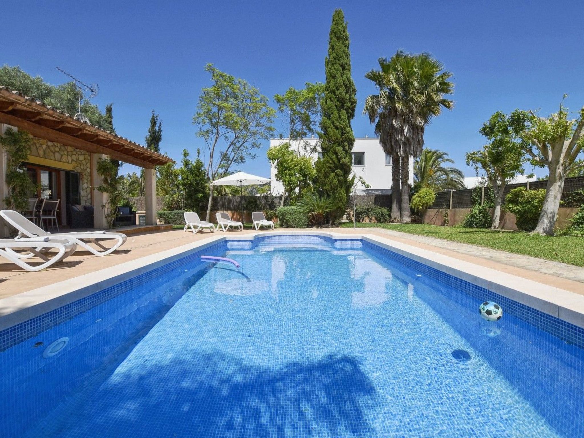 Moderne Villa mit privatem Pool in Crestatx-Draußen