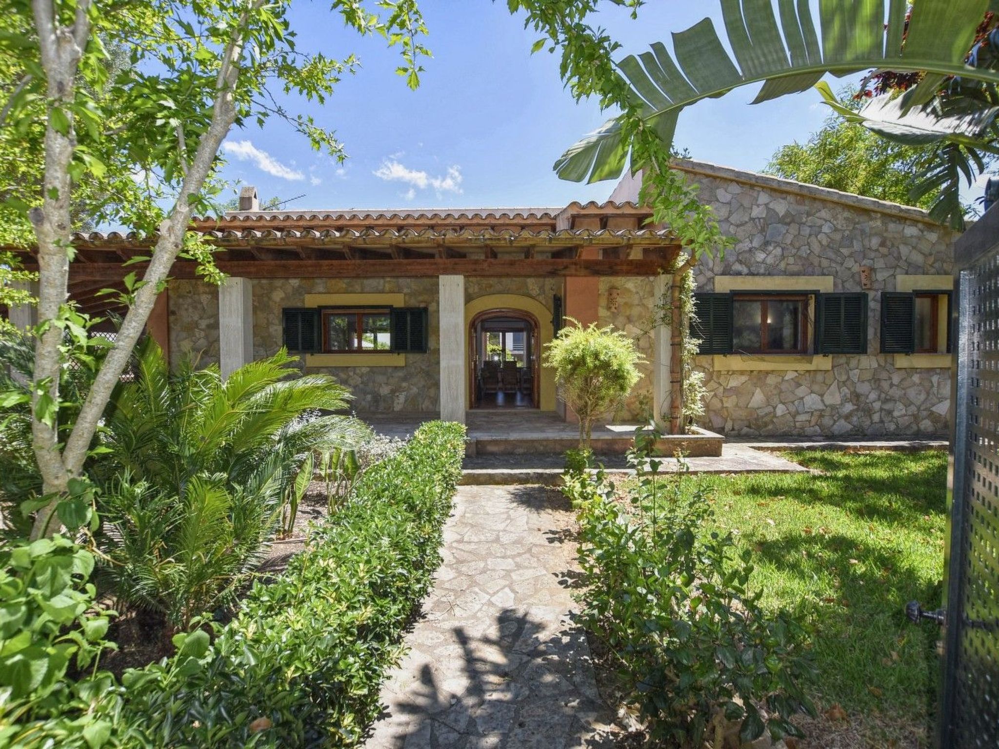 Moderne Villa mit privatem Pool in Crestatx-Draußen